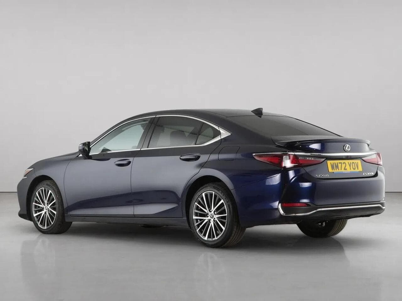 Lexus ES thumbnail Rear Left