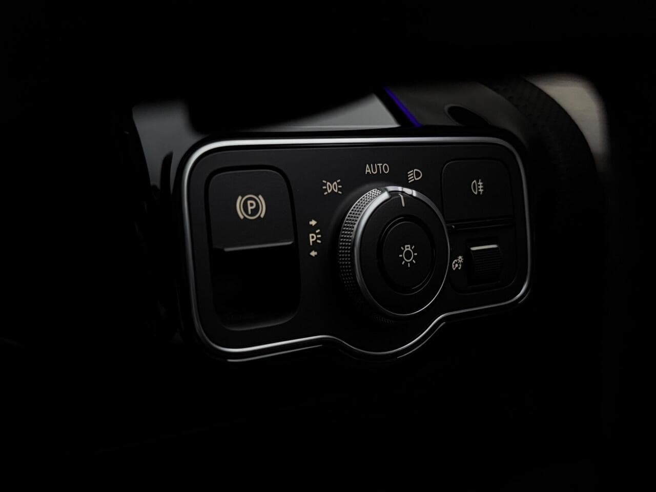 Mercedes-Benz CLA thumbnail Misc Controls