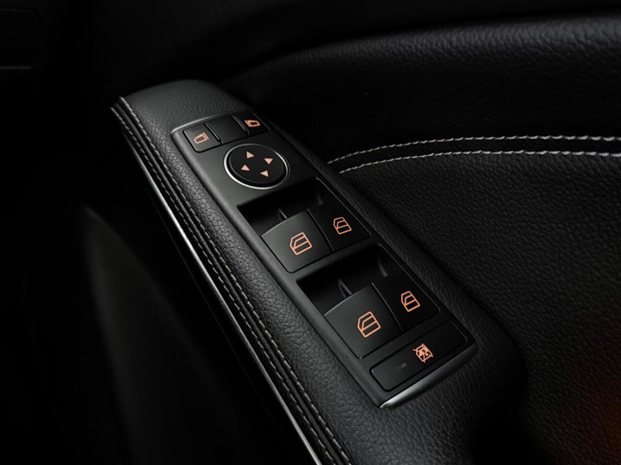 Mercedes-Benz GLA thumbnail Misc Controls