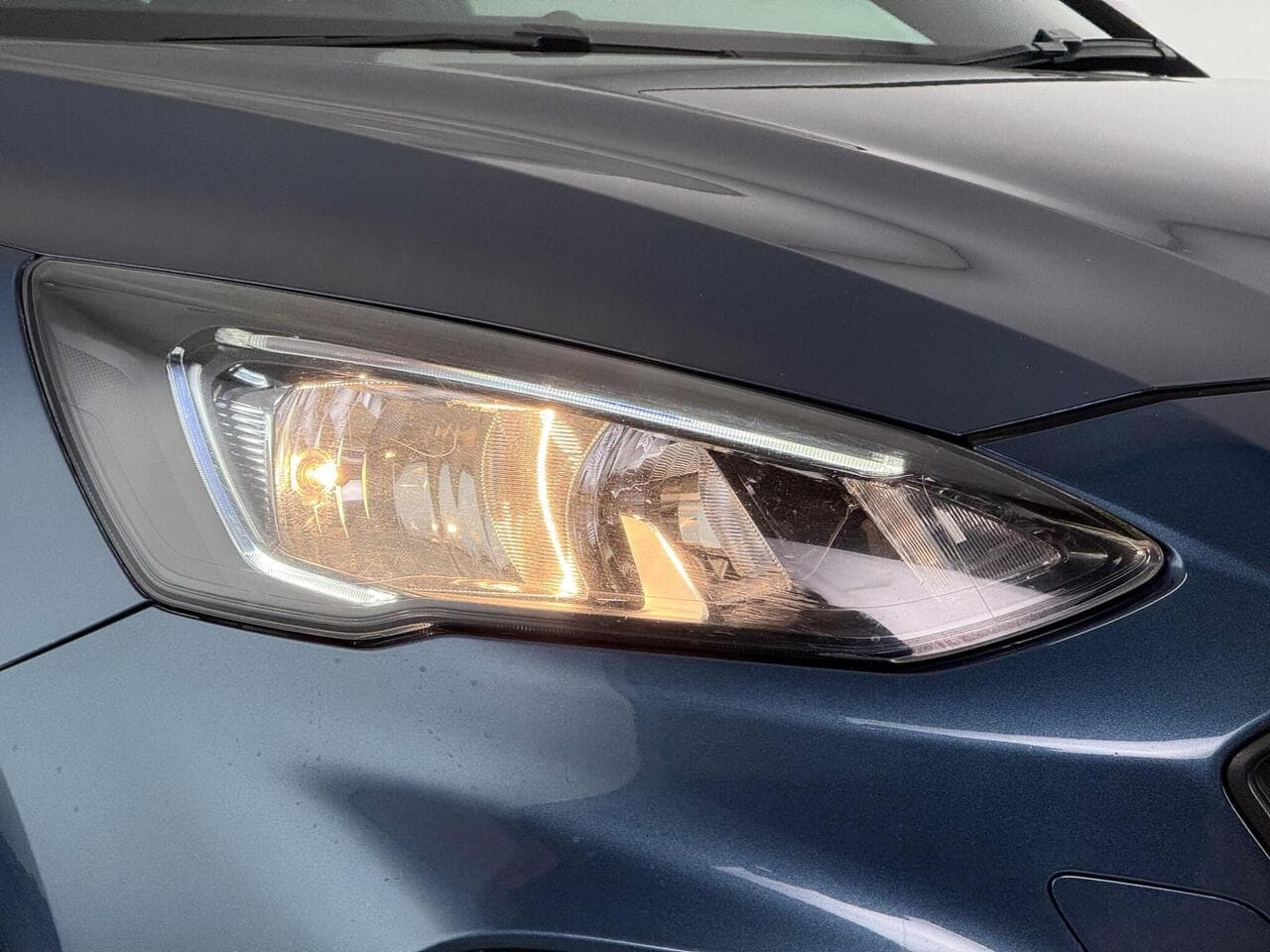 Ford Focus thumbnail Lights Front