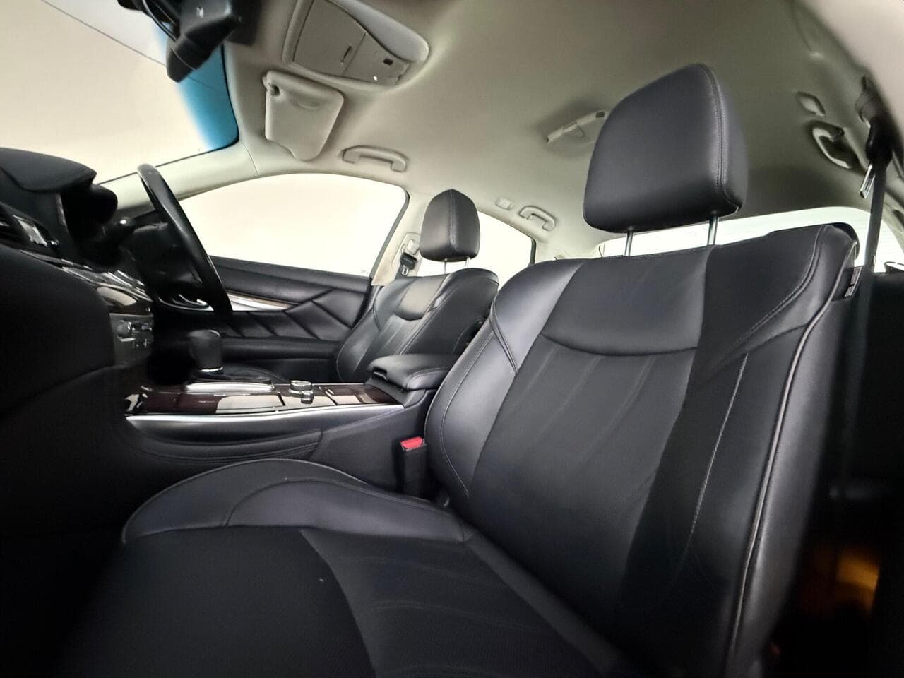 Infiniti Q70 thumbnail Seat Front Passenger
