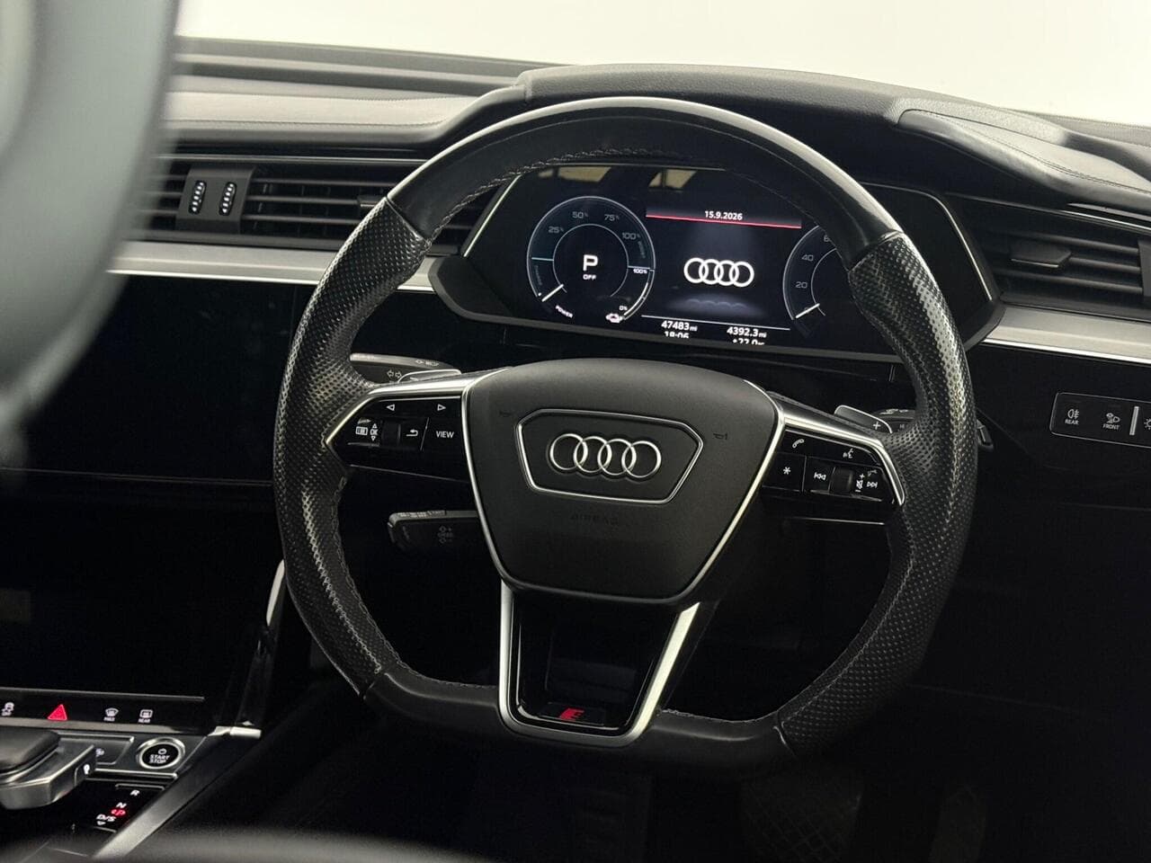 Audi e-tron thumbnail Steering Wheel