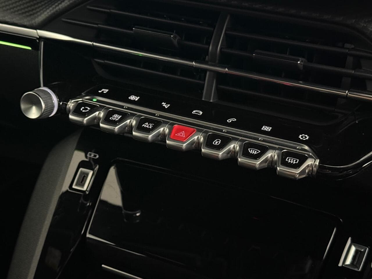 Peugeot 208 thumbnail Misc Controls
