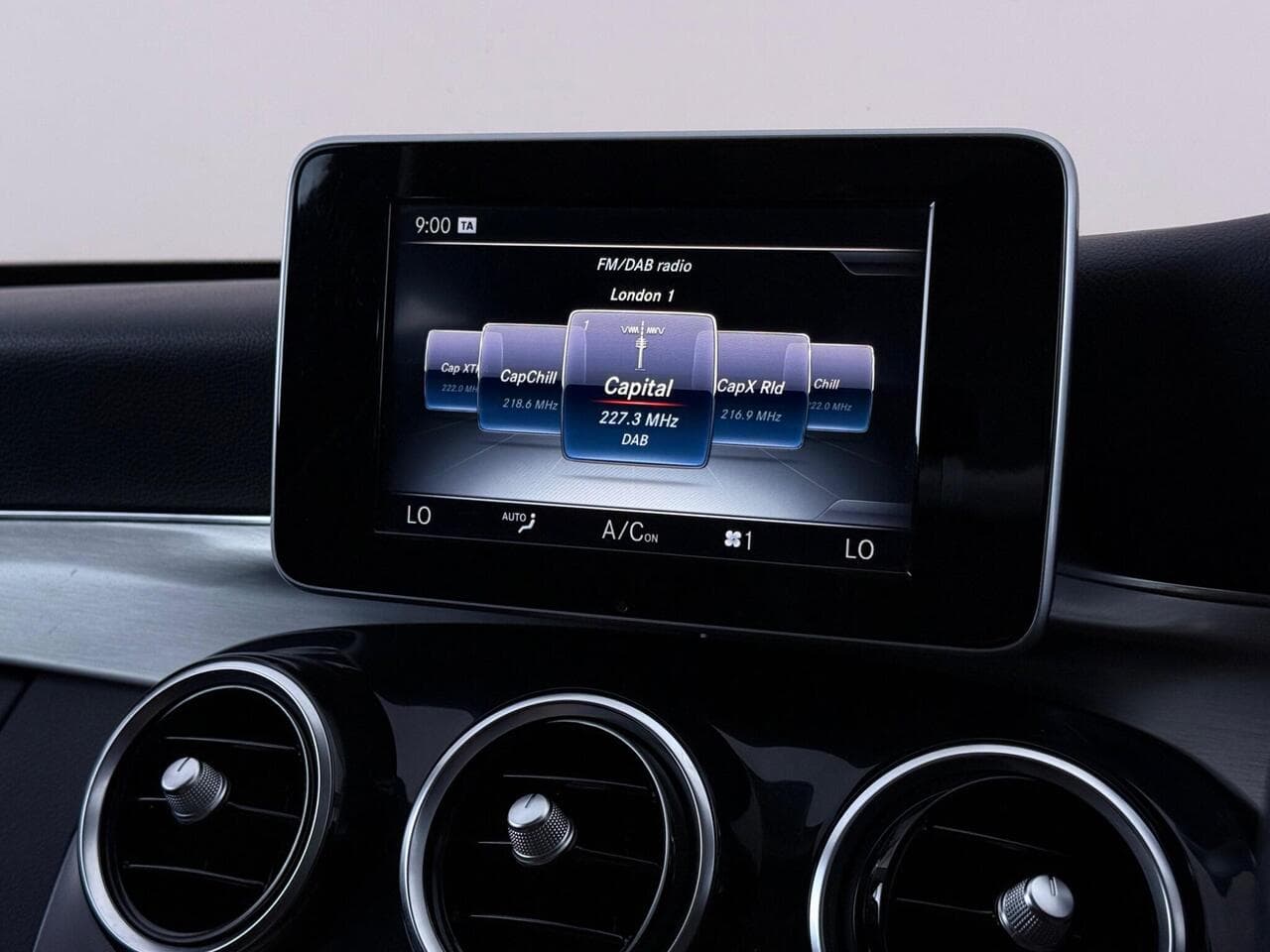 Mercedes-Benz C Class thumbnail Infotainment System