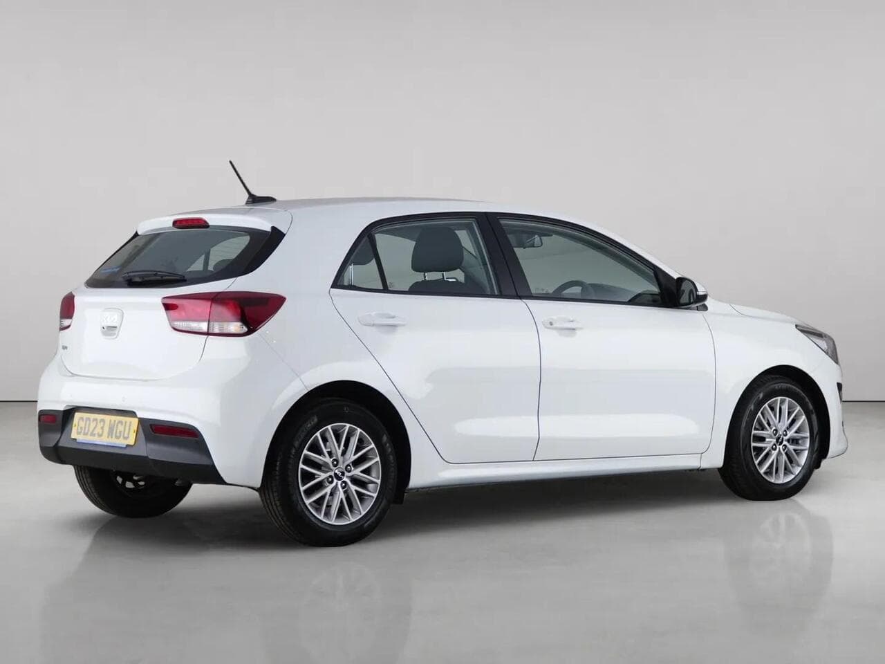 Kia Rio thumbnail Side Right