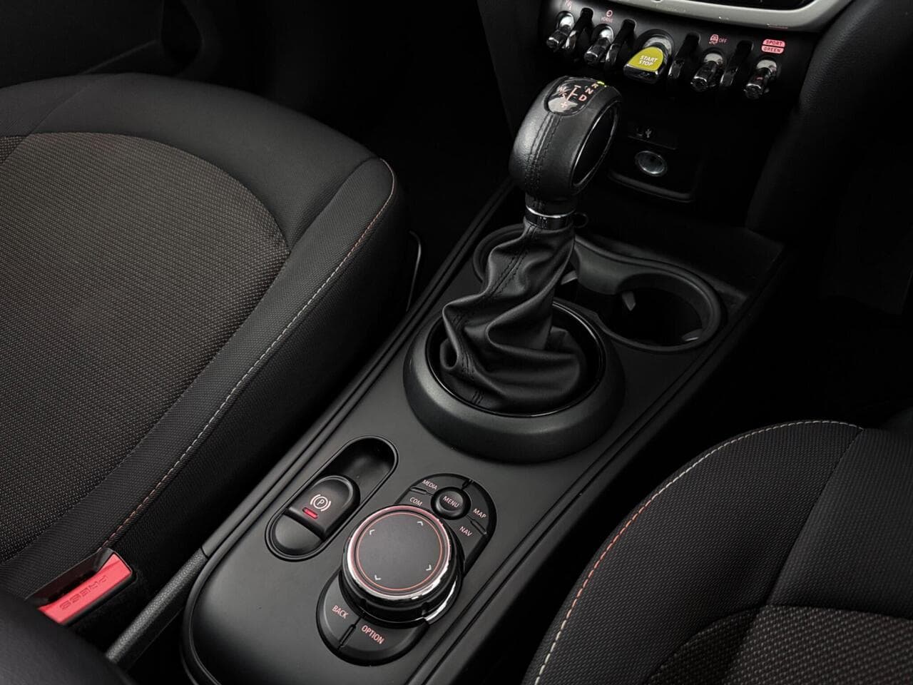 MINI Countryman thumbnail Interior Front