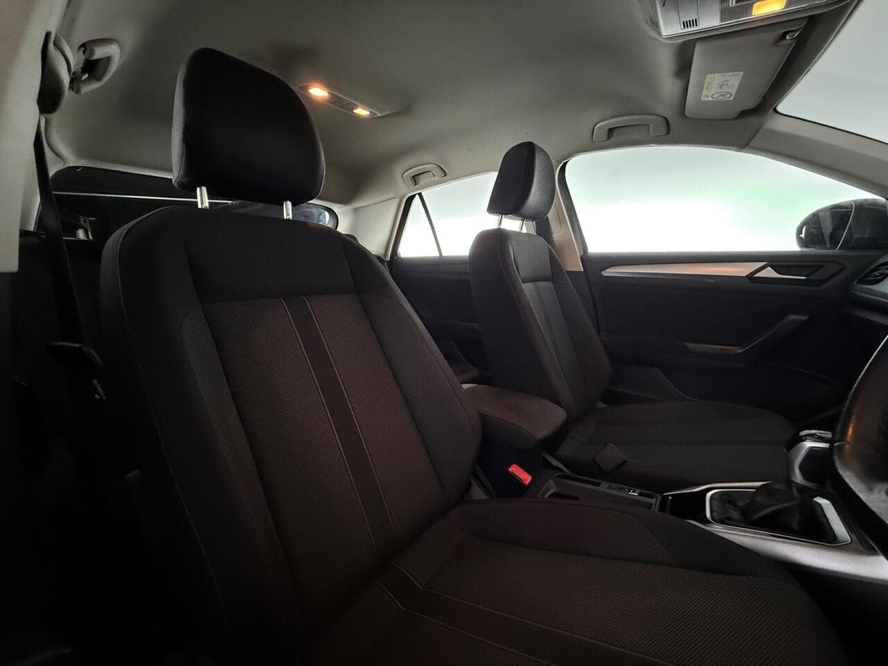 Volkswagen T-Roc thumbnail Seats Rear
