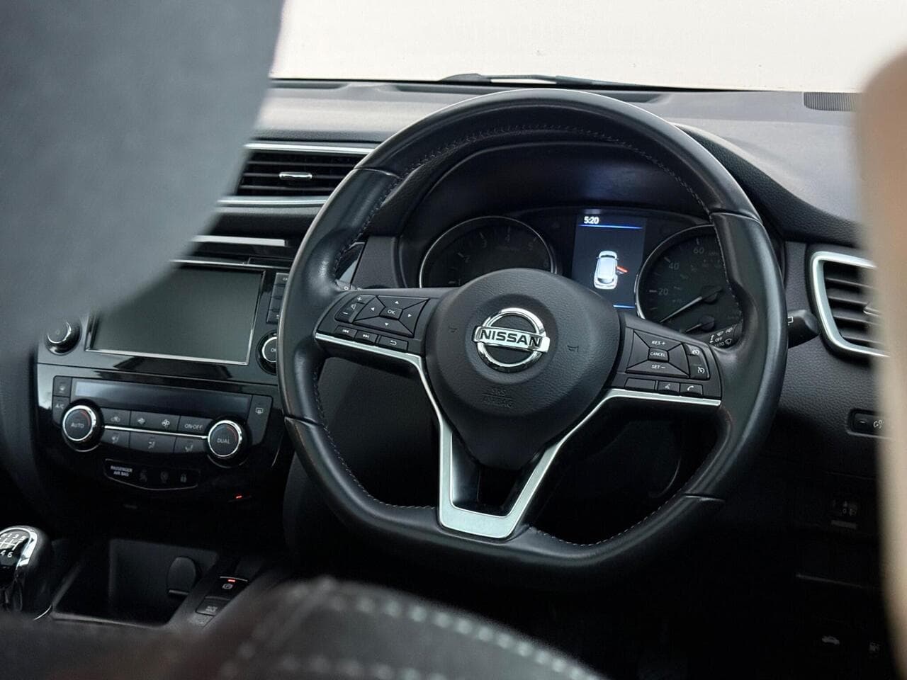 Nissan Qashqai thumbnail Steering Wheel