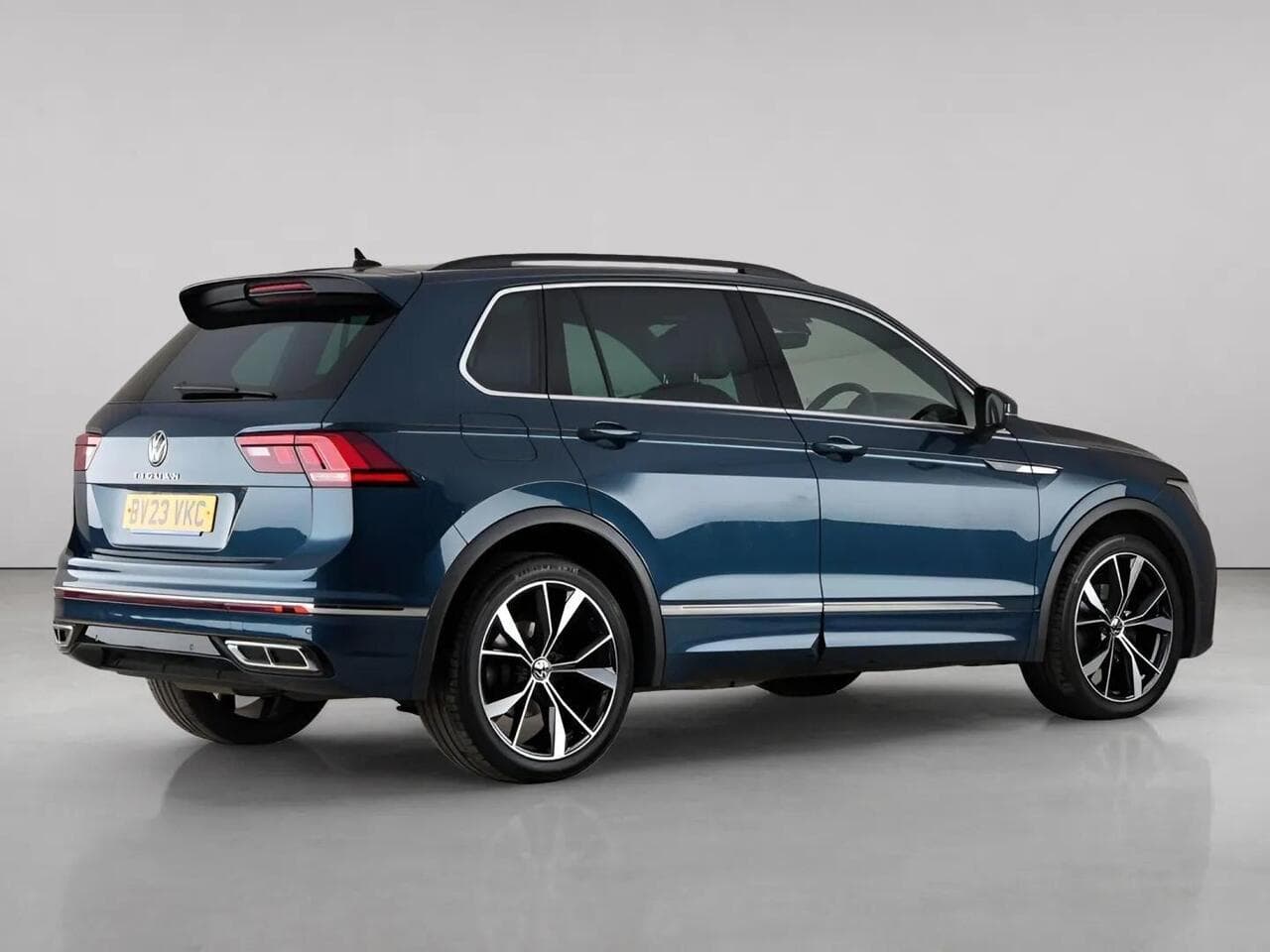 Volkswagen Tiguan thumbnail Rear Right