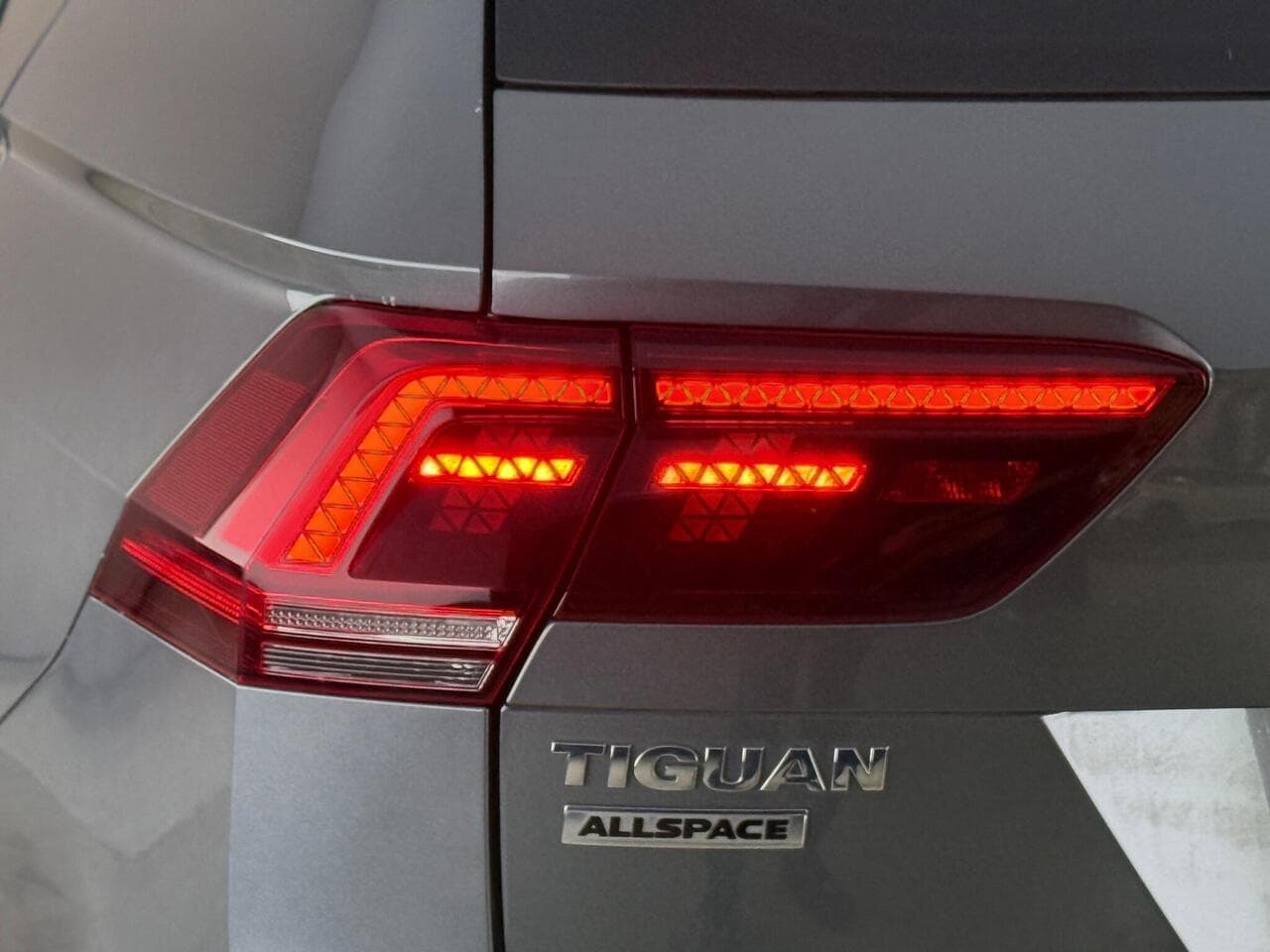 Volkswagen Tiguan Allspace thumbnail Lights Rear
