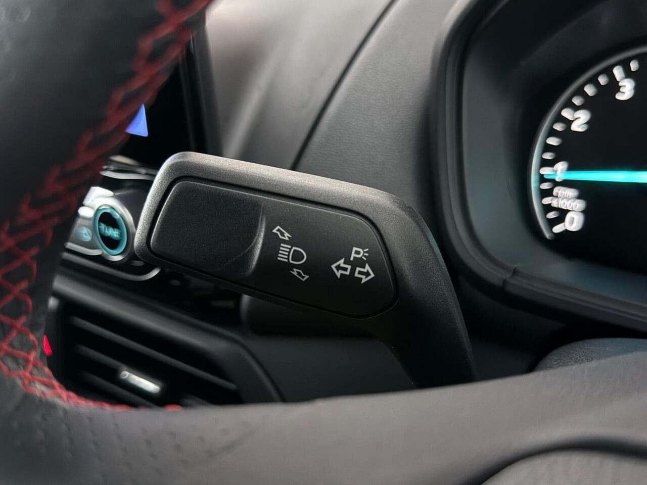 Ford EcoSport thumbnail Misc Controls