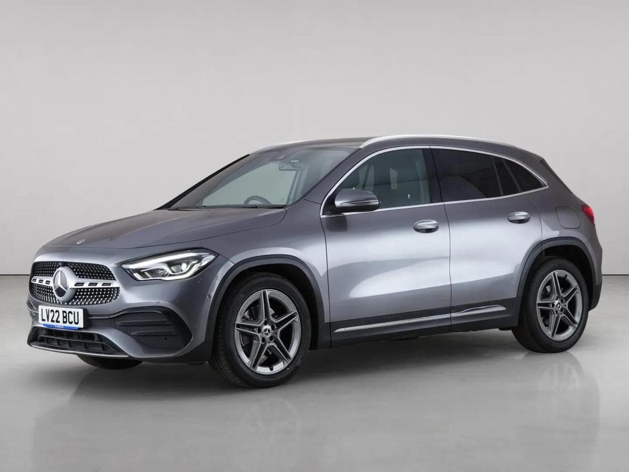 Mercedes-Benz GLA thumbnail Front Left