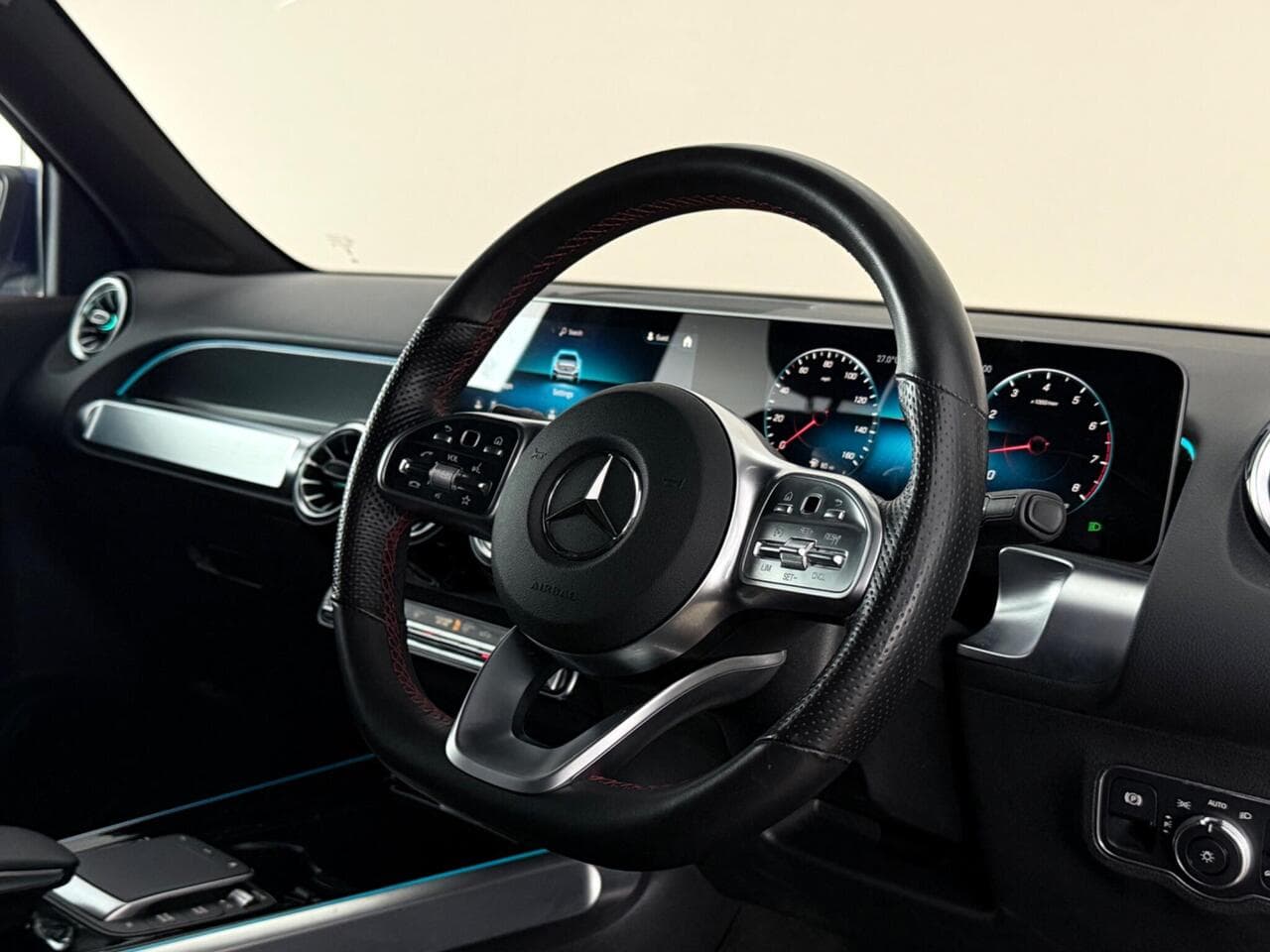 Mercedes-Benz GLB thumbnail Interior Front