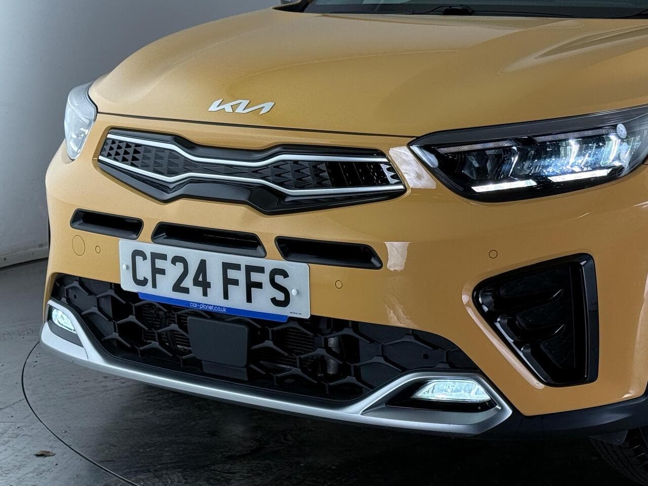 Kia Stonic thumbnail Lights Front