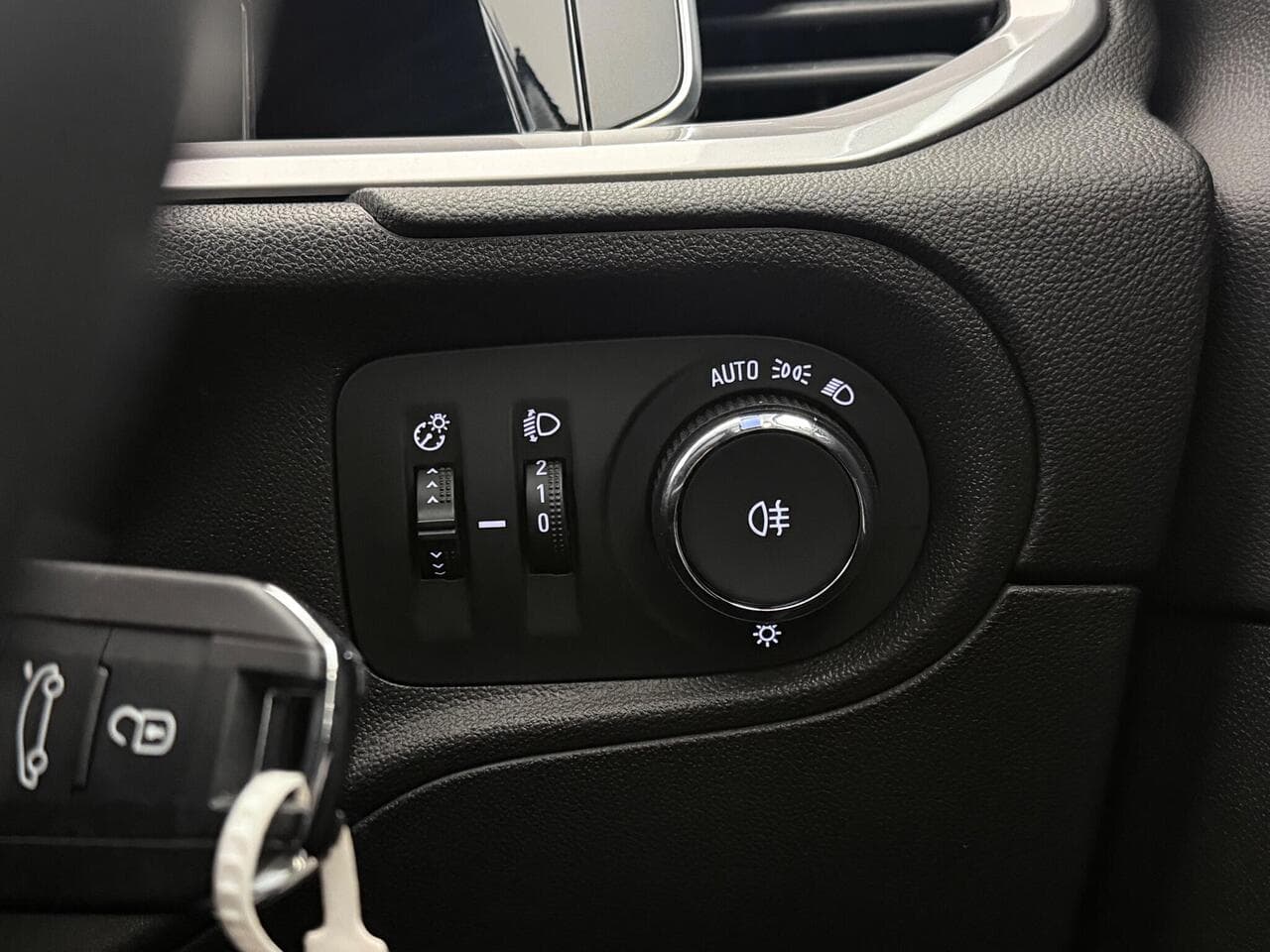 Vauxhall Grandland thumbnail Misc Controls