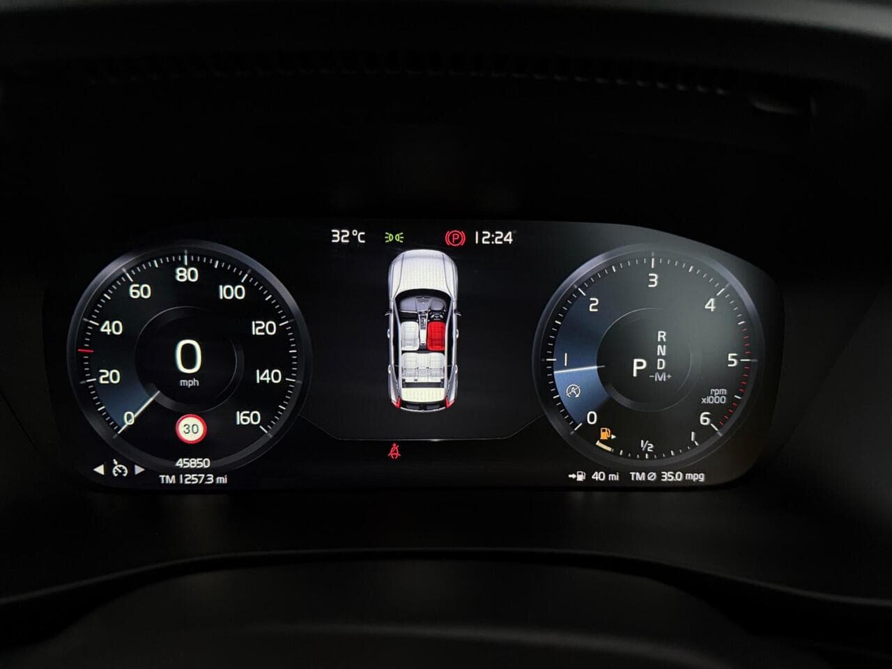 Volvo XC40 thumbnail Driver Instruments