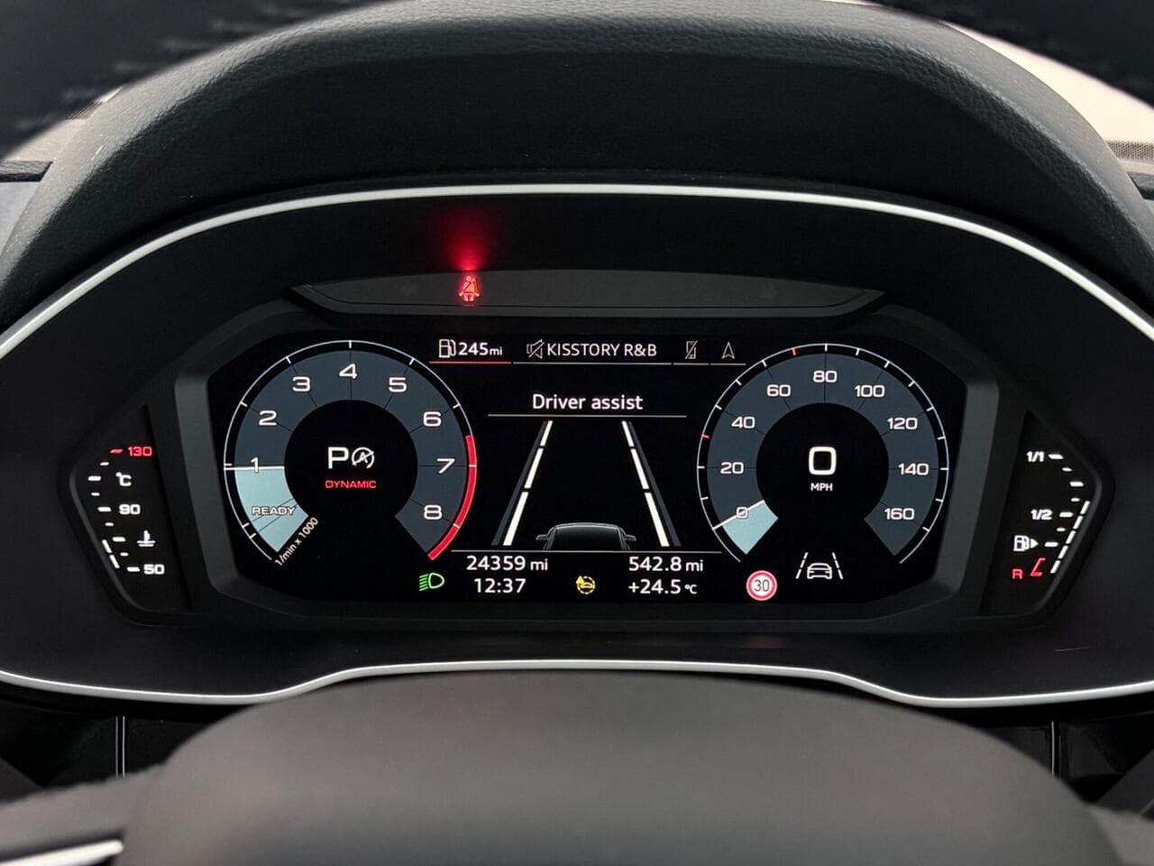 Audi Q3 thumbnail Driver Instruments