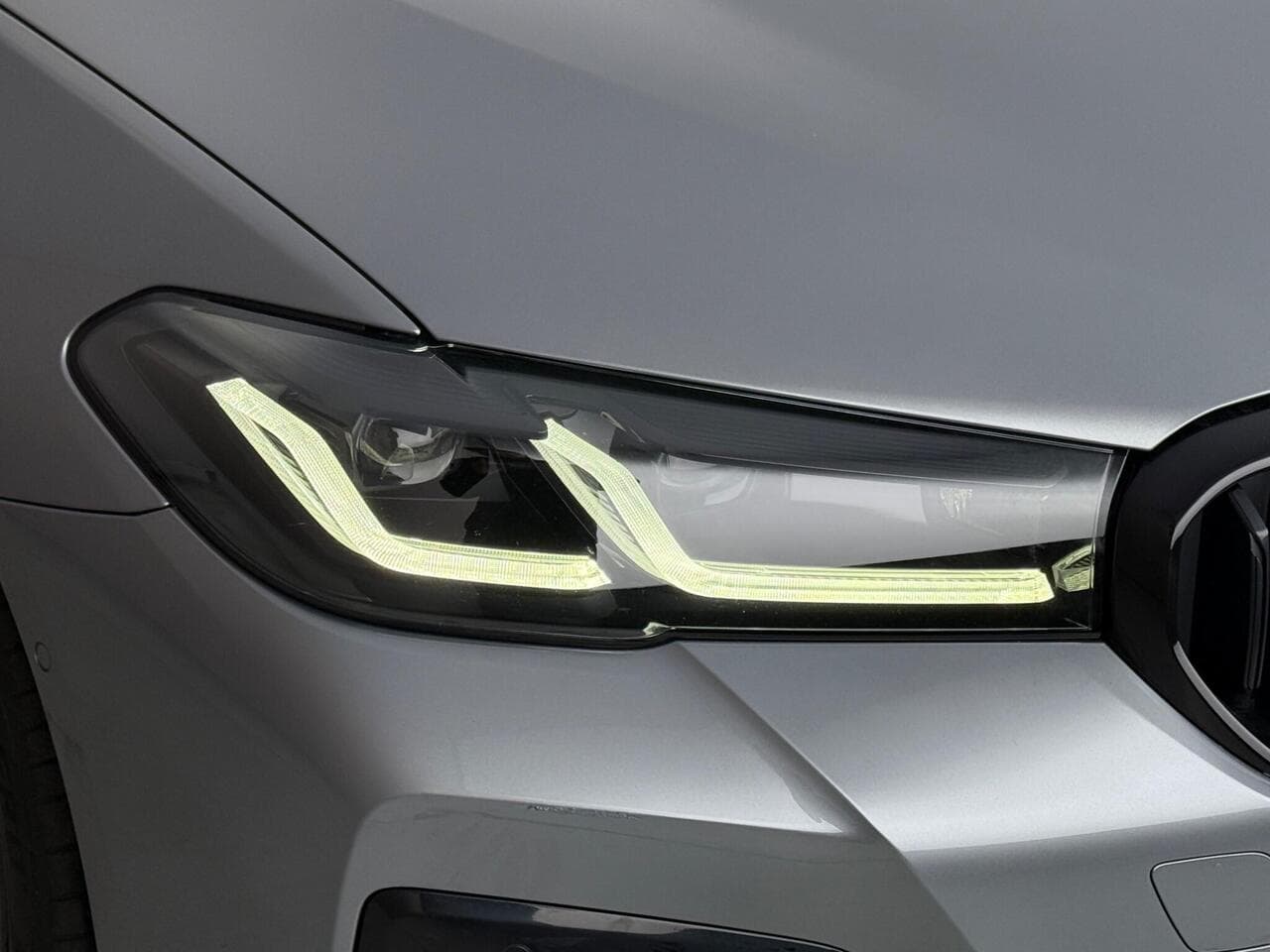 BMW 5 Series thumbnail Lights Front