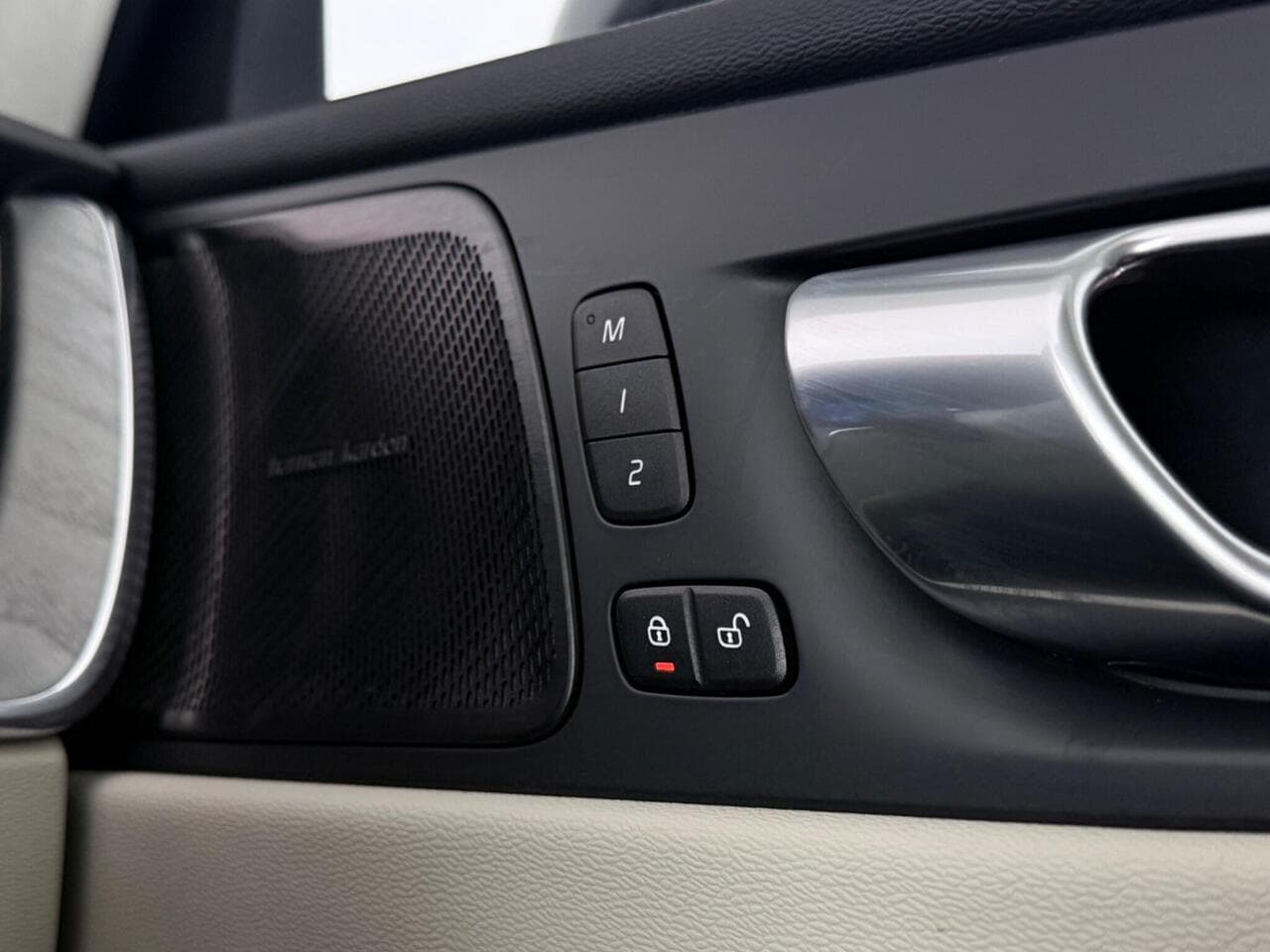 Volvo XC60 thumbnail Misc Controls