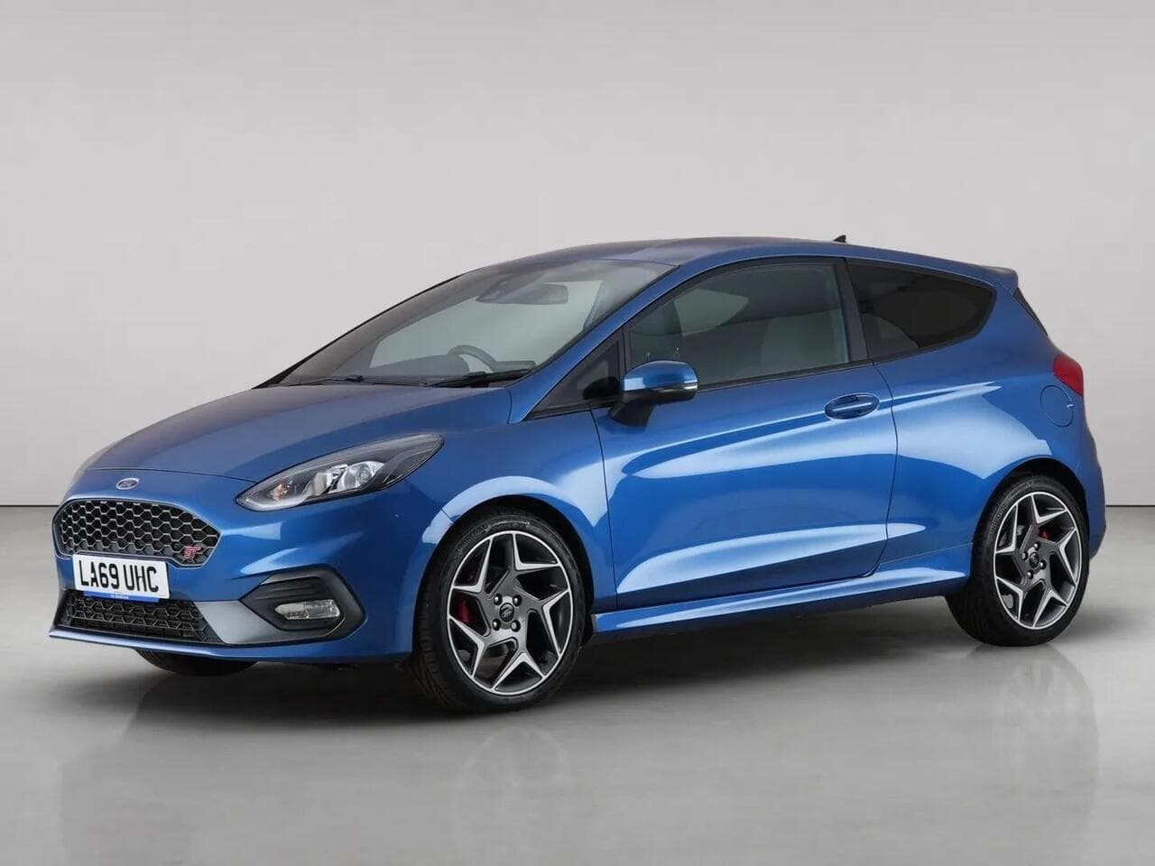 Ford Fiesta thumbnail Front Left