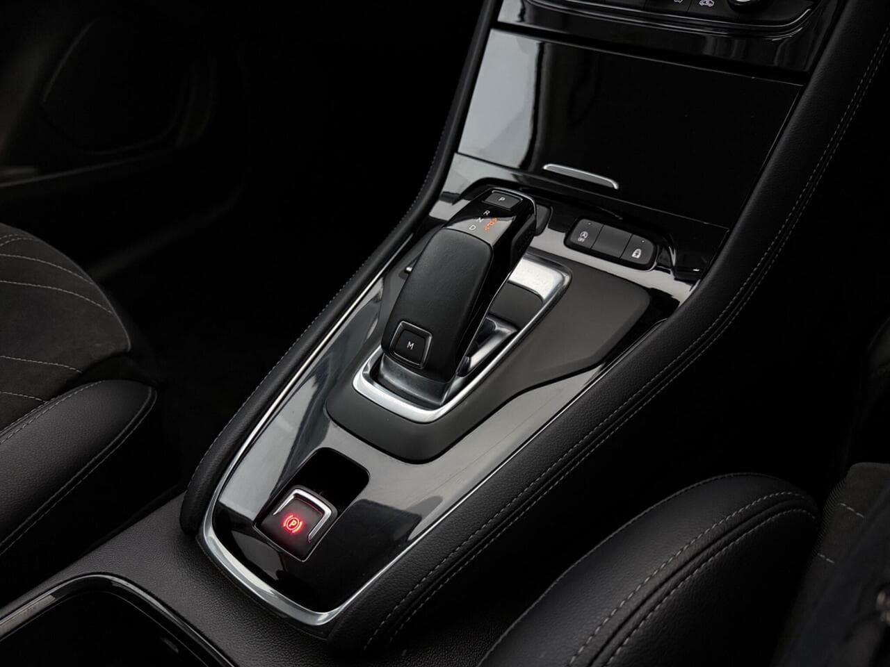 Vauxhall Grandland thumbnail Interior Front