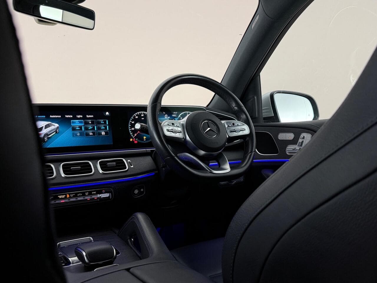 Mercedes-Benz GLE thumbnail Interior Front