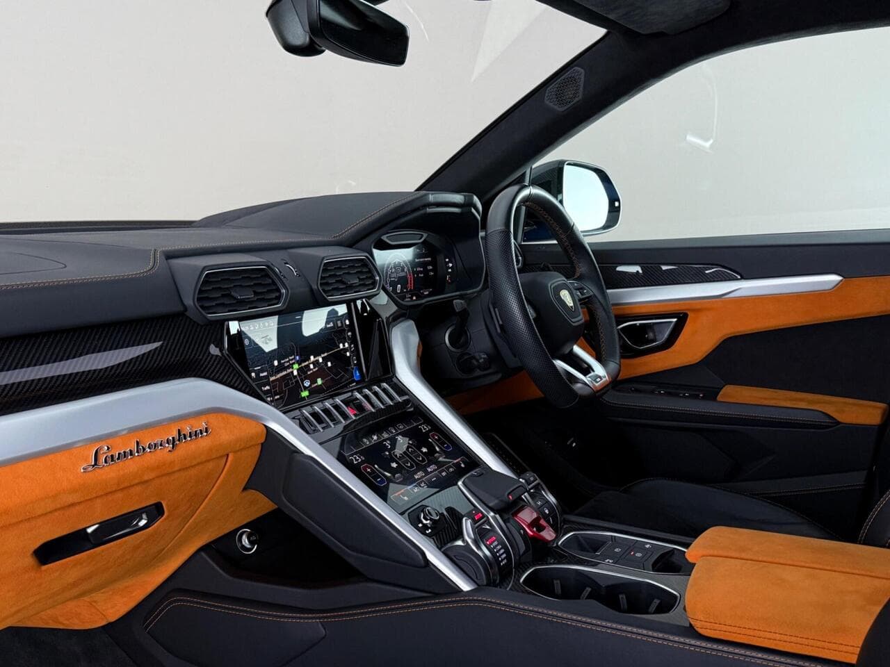 Lamborghini Urus thumbnail Interior Front