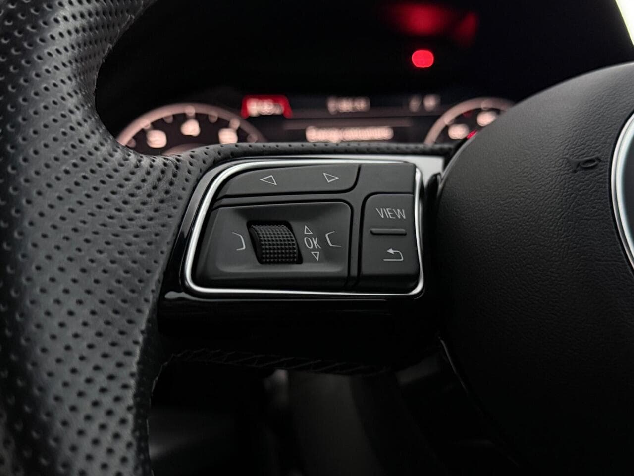 Audi Q2 thumbnail Misc Controls
