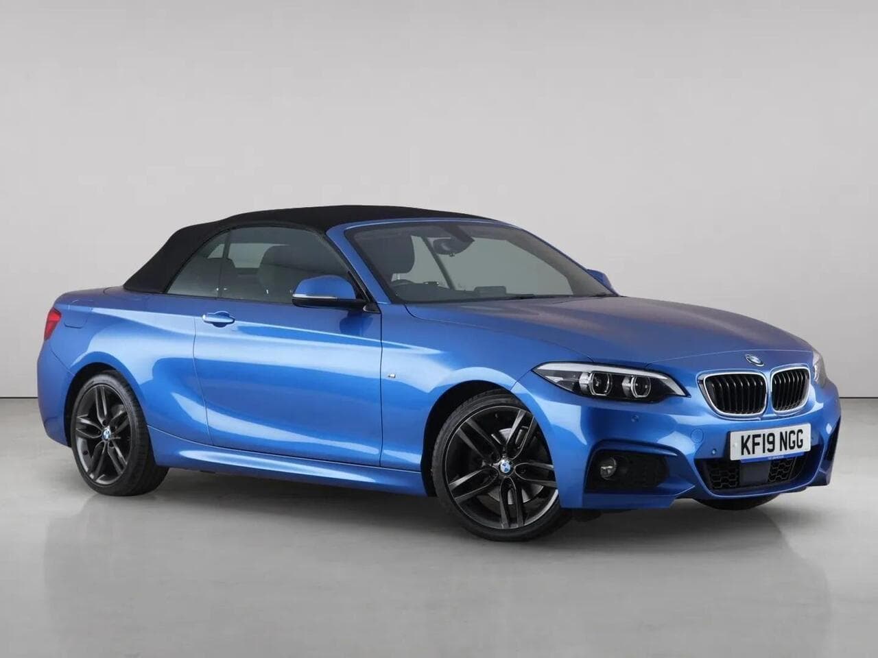 BMW 2 Series thumbnail Front Right