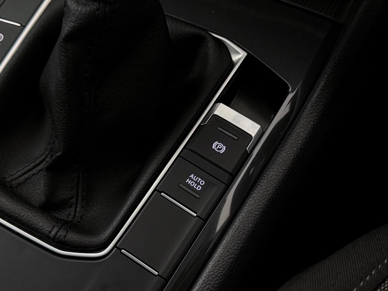 Volkswagen Tiguan thumbnail Misc Controls
