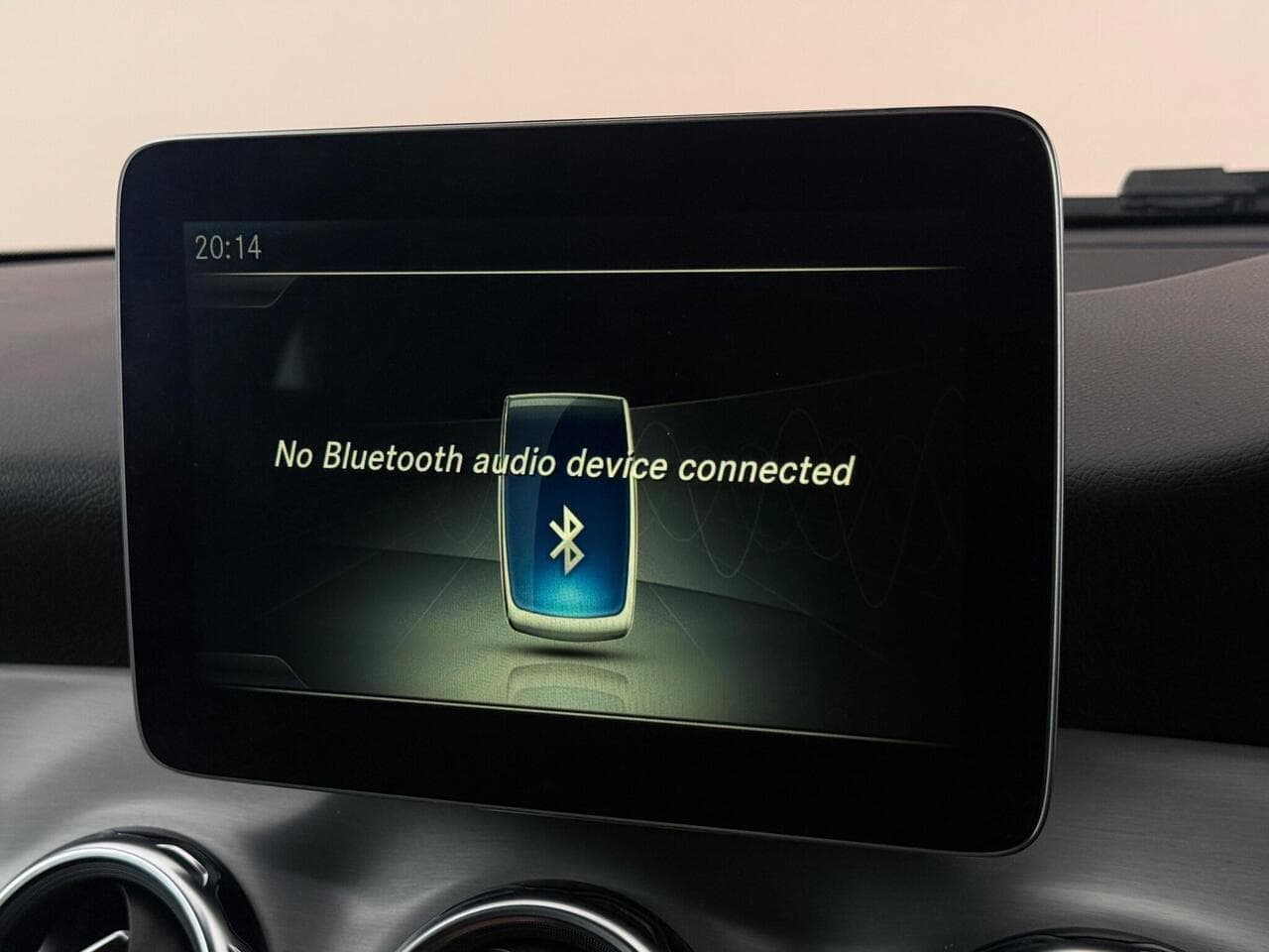 Mercedes-Benz GLA thumbnail Infotainment System