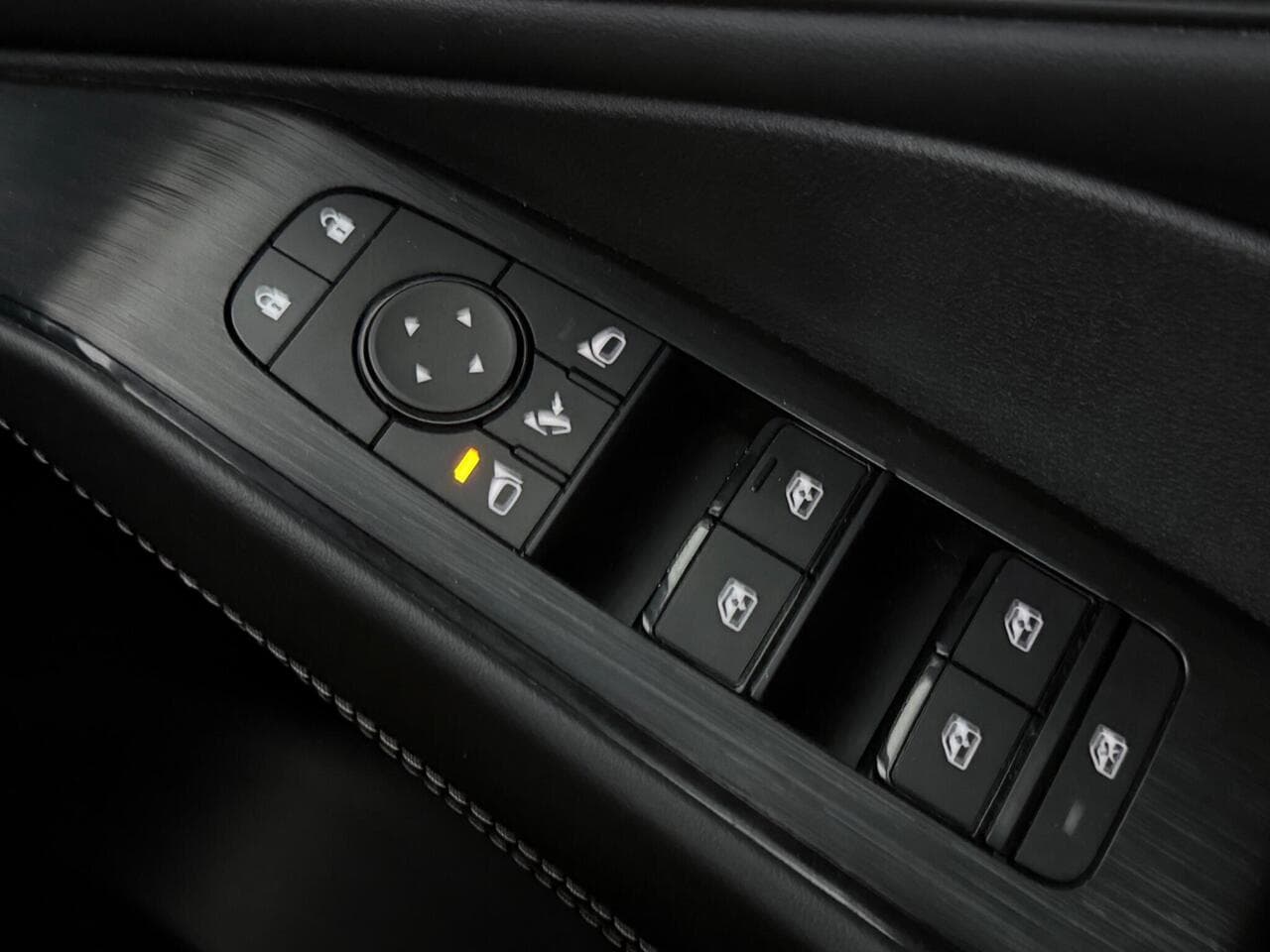 Nissan Qashqai thumbnail Misc Controls