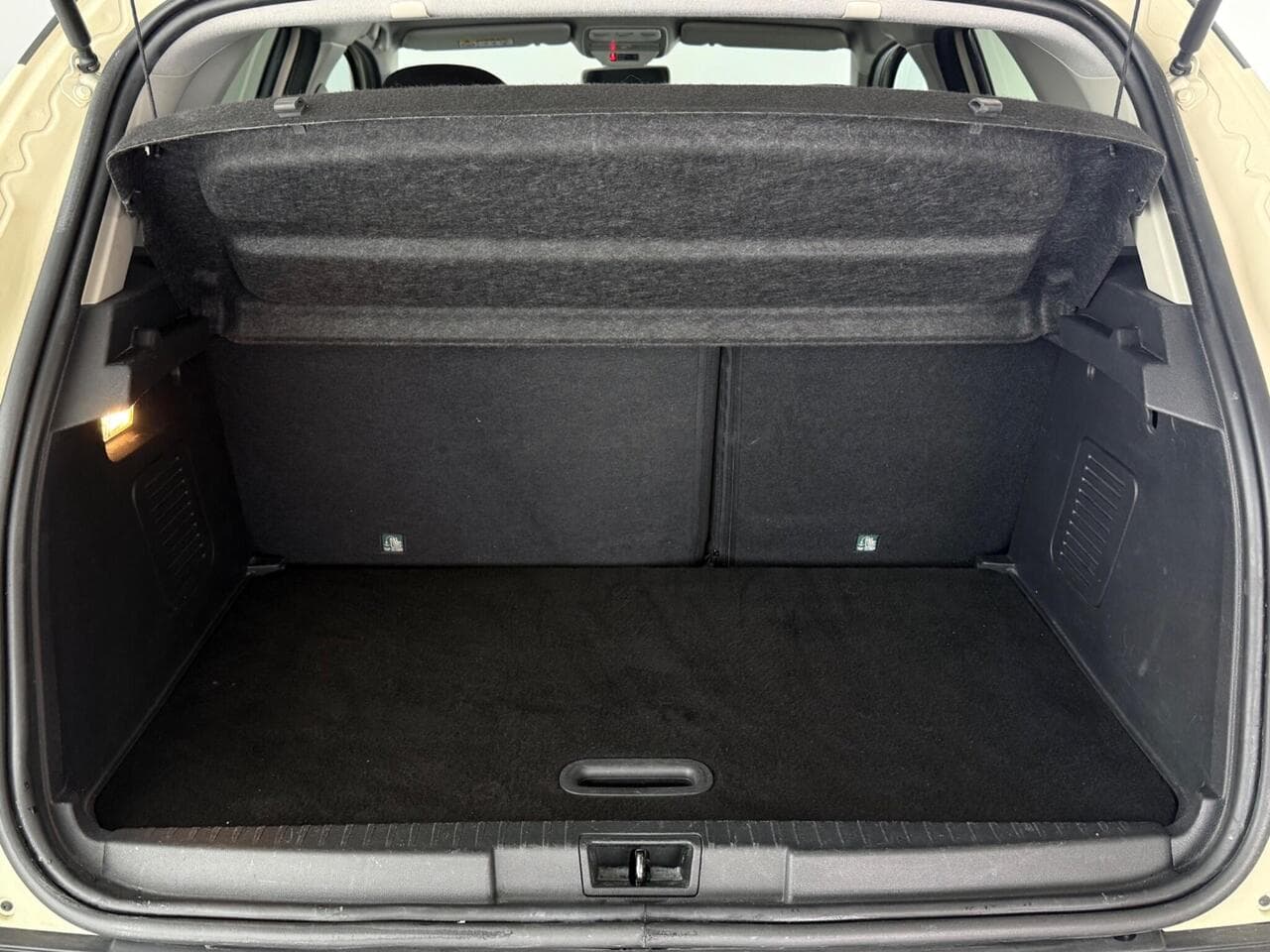 Renault Captur thumbnail Boot