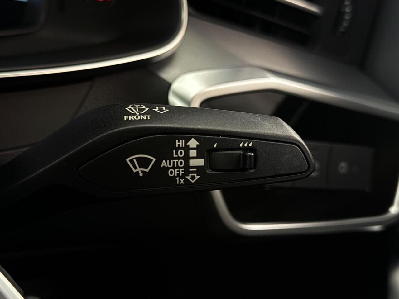 Audi A6 Saloon thumbnail Misc Controls