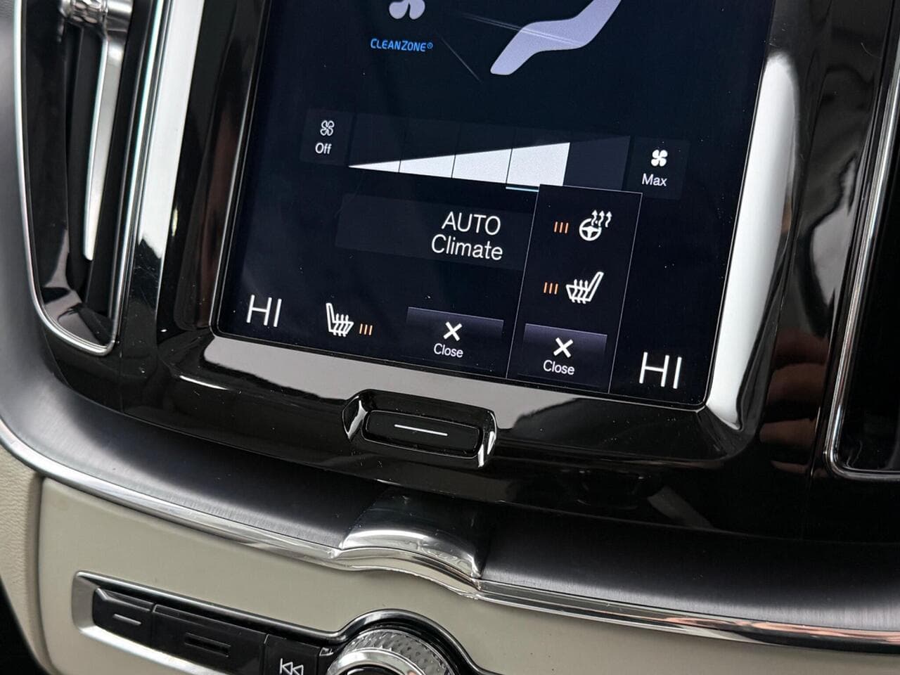 Volvo XC60 thumbnail Infotainment System