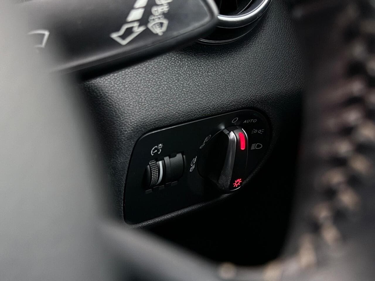 Audi A1 thumbnail Misc Controls