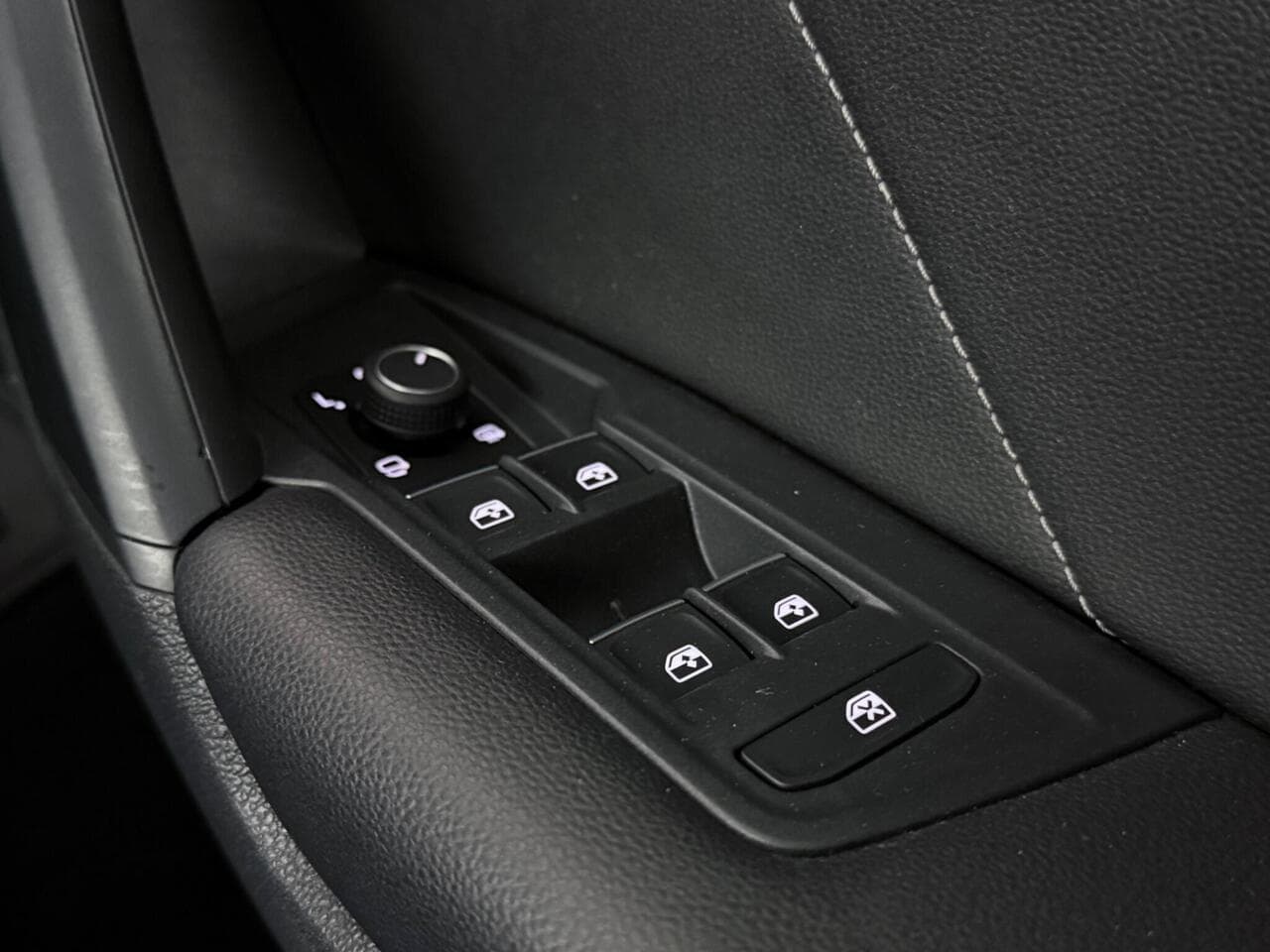 Volkswagen Tiguan thumbnail Misc Controls