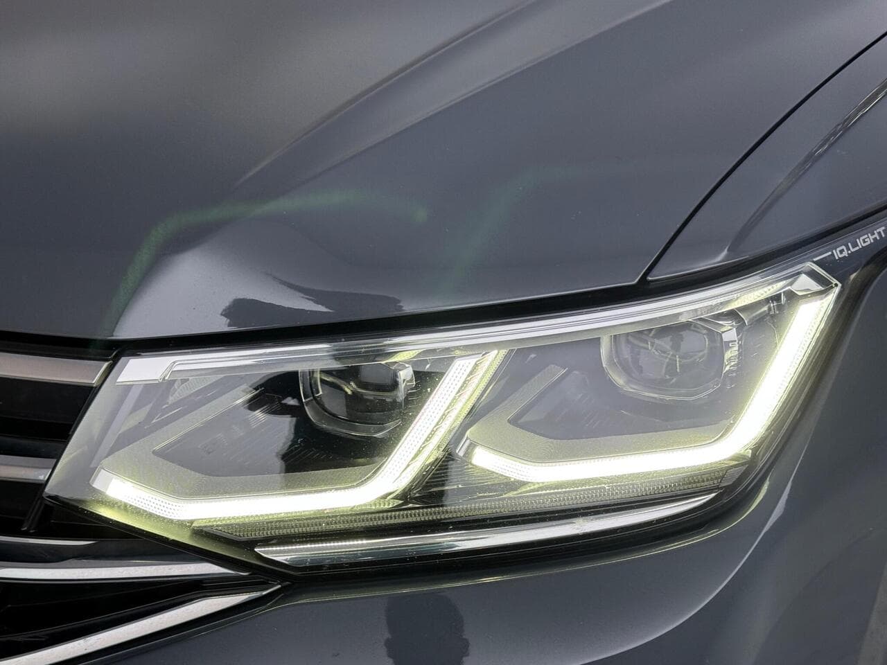 Volkswagen Tiguan thumbnail Lights Front