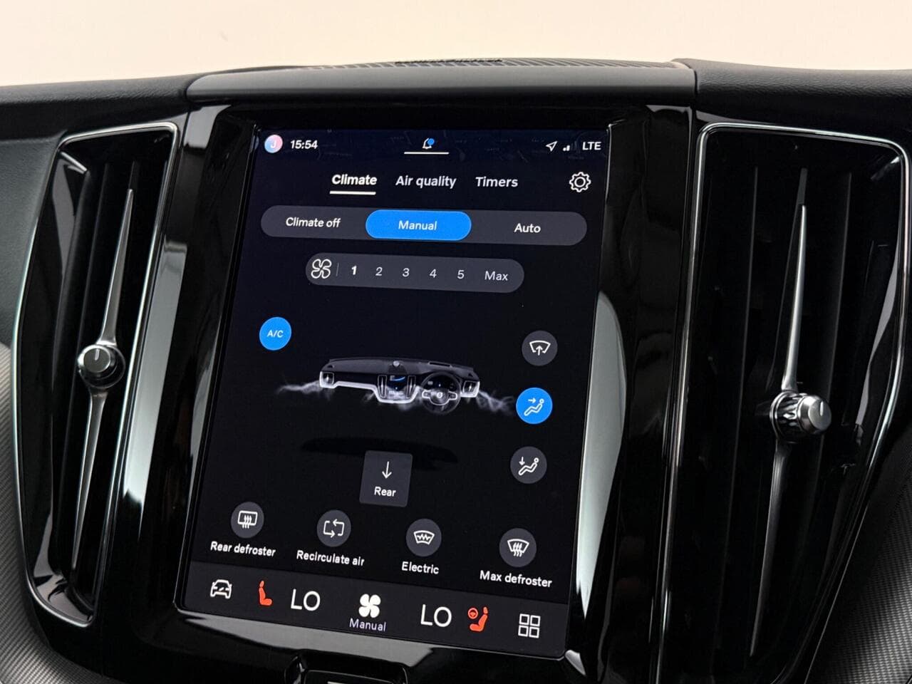 Volvo XC60 thumbnail Infotainment System