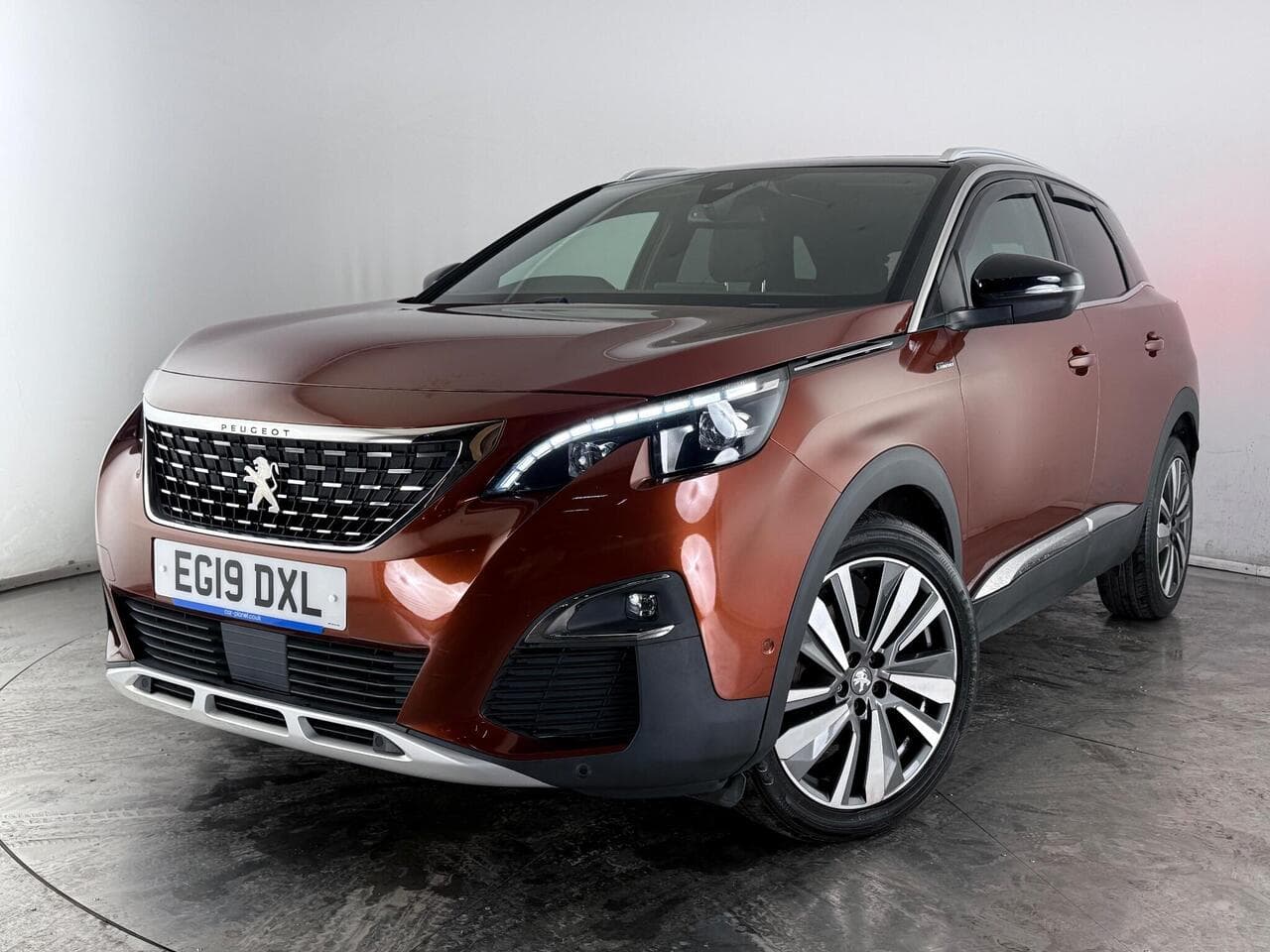 Peugeot 3008 thumbnail Front Left