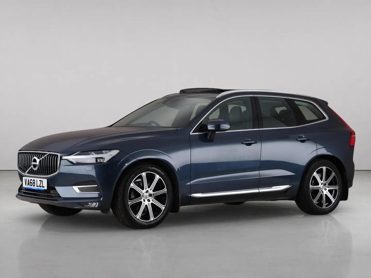 Volvo XC60 thumbnail Side Left