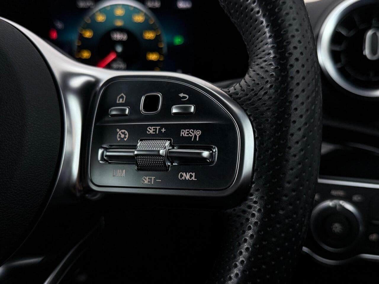 Mercedes-Benz CLA thumbnail Misc Controls