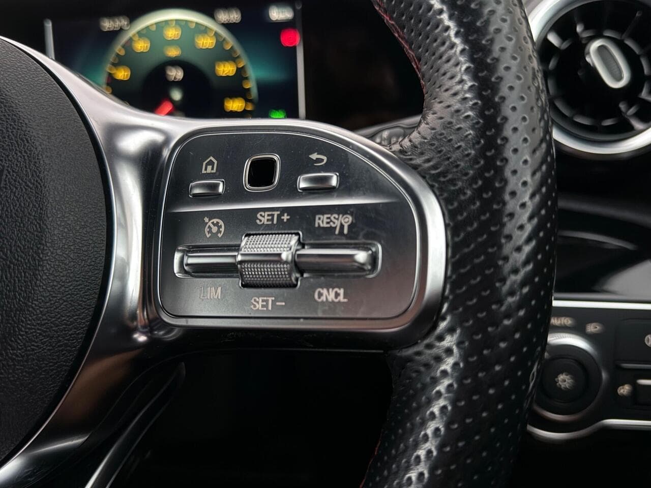 Mercedes-Benz A Class thumbnail Misc Controls