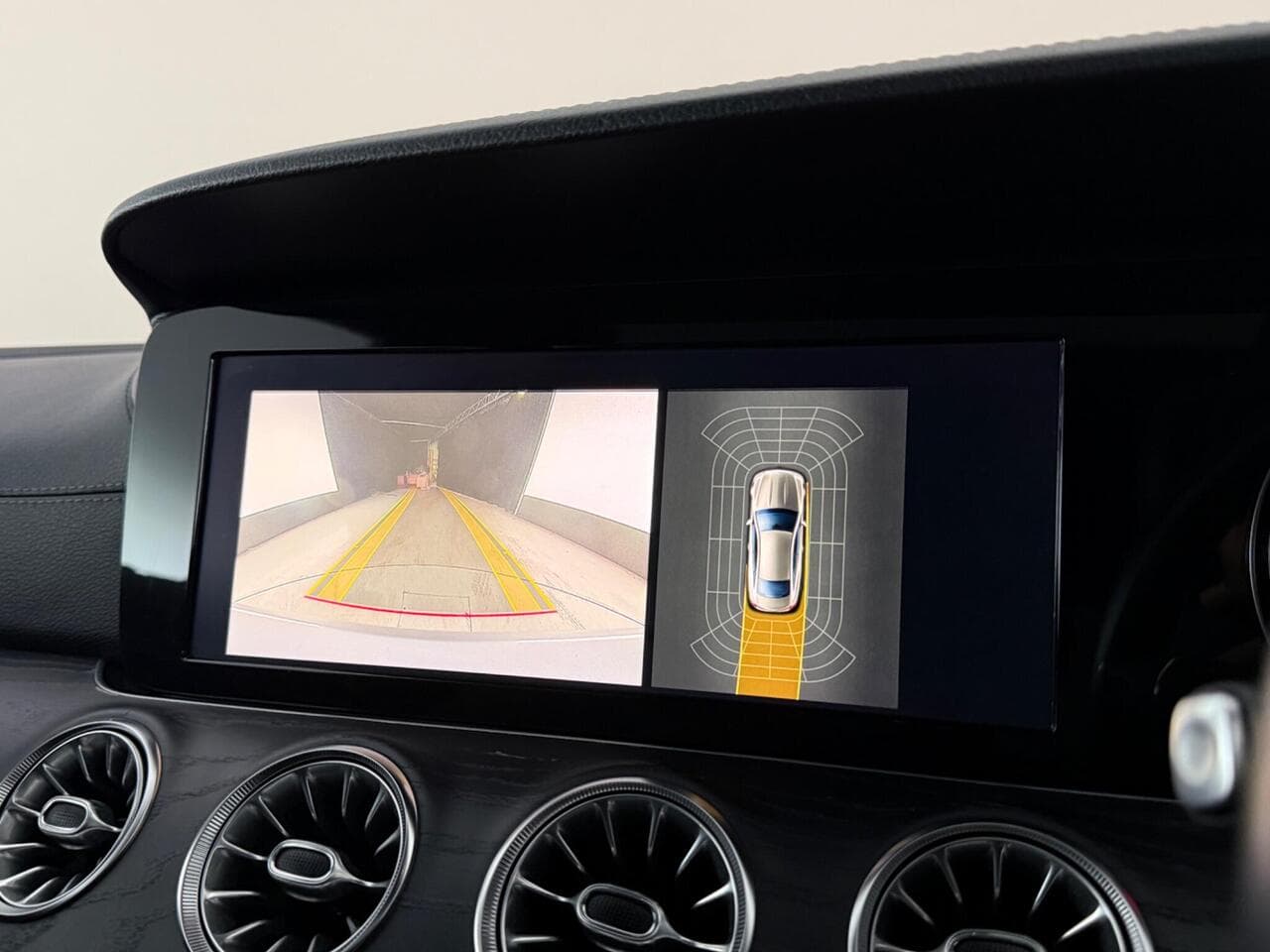 Mercedes-Benz E Class thumbnail Infotainment System