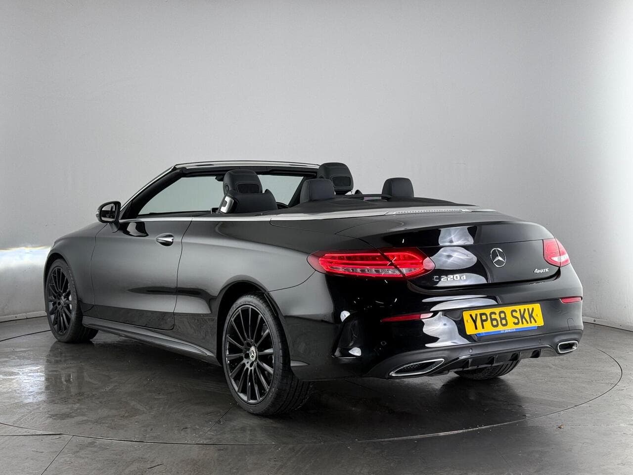 Mercedes-Benz C Class thumbnail Rear Left