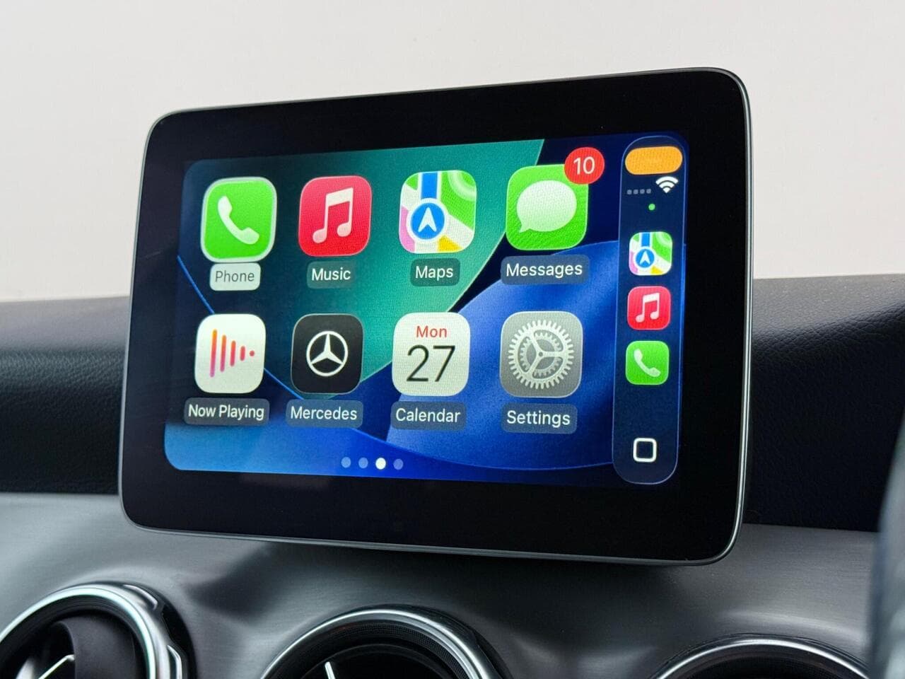 Mercedes-Benz GLA thumbnail Infotainment System