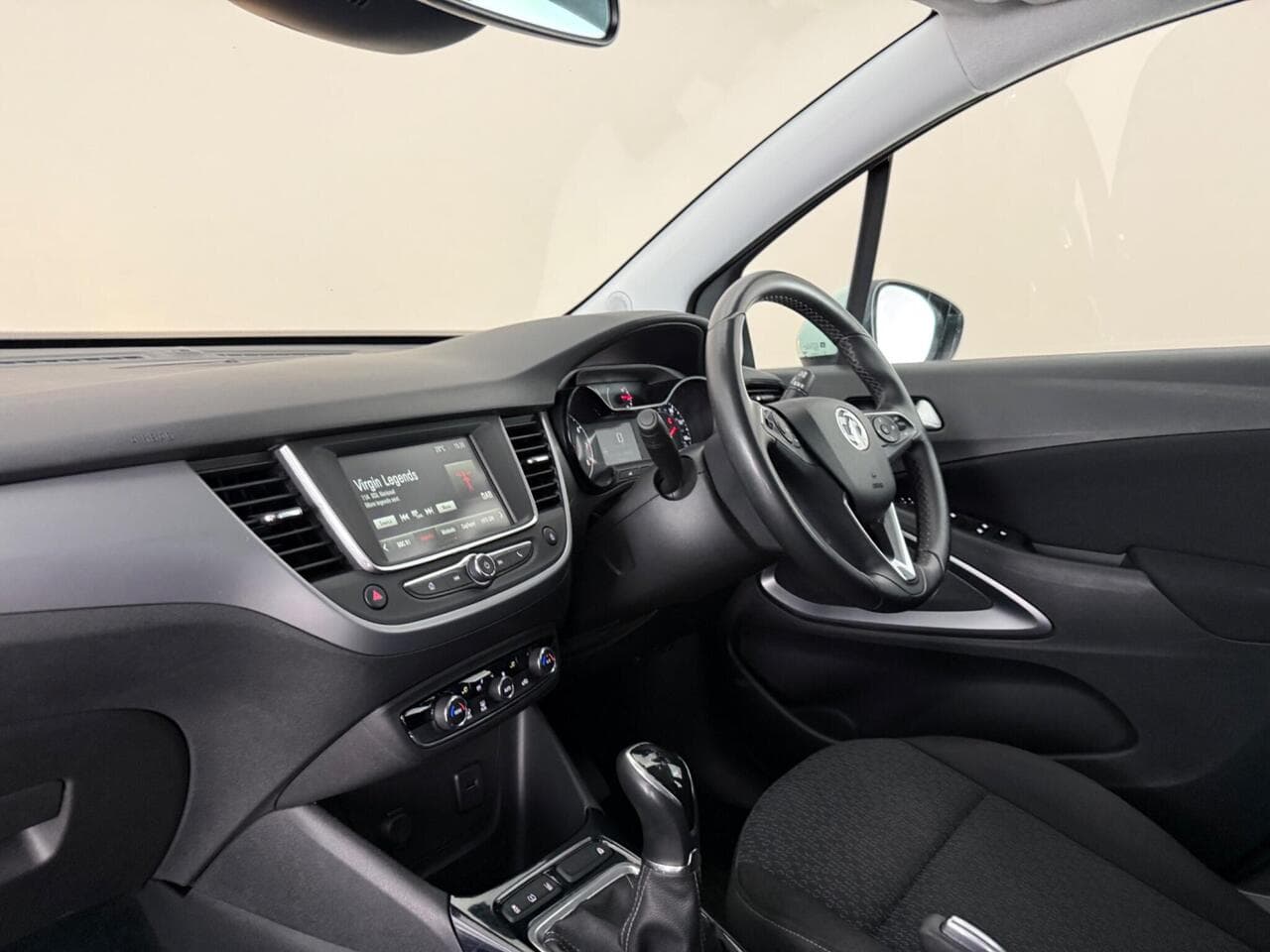 Vauxhall Crossland X thumbnail Interior Front