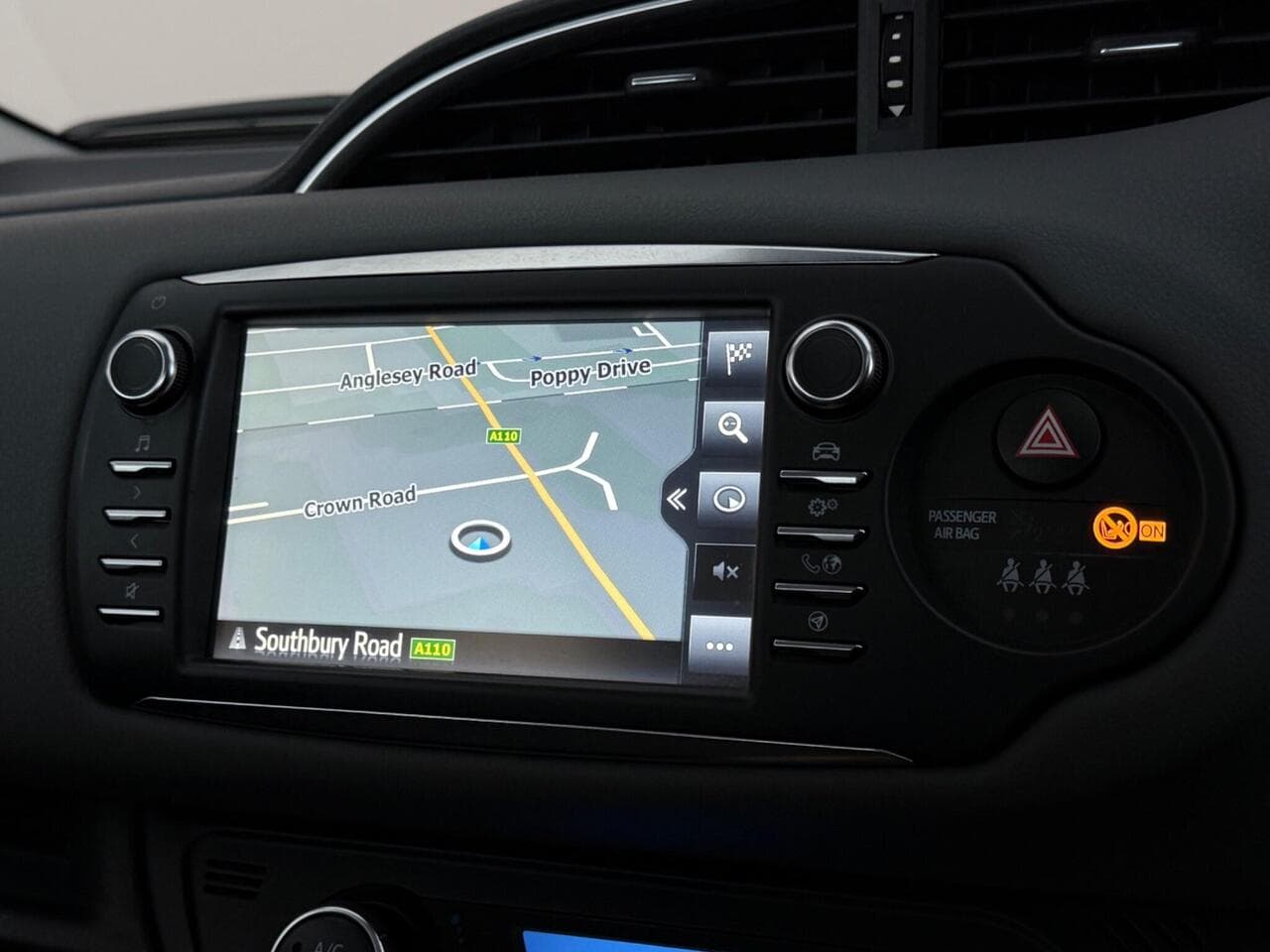 Toyota Yaris thumbnail Infotainment System