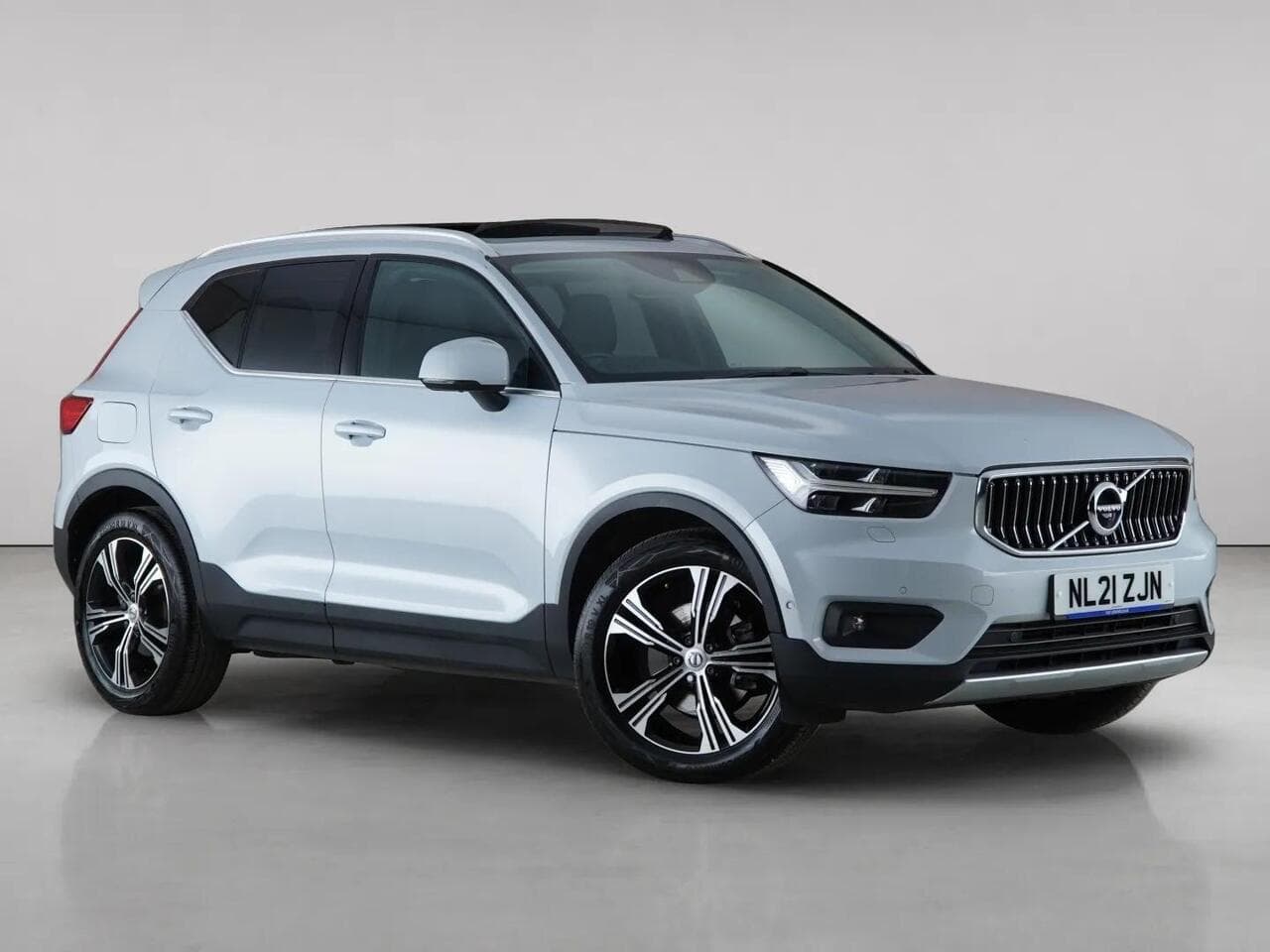 Volvo XC40 - Volvo XC40 2.0 B4 MHEV Inscription Pro Auto AWD Euro 6 (s/s) 5dr