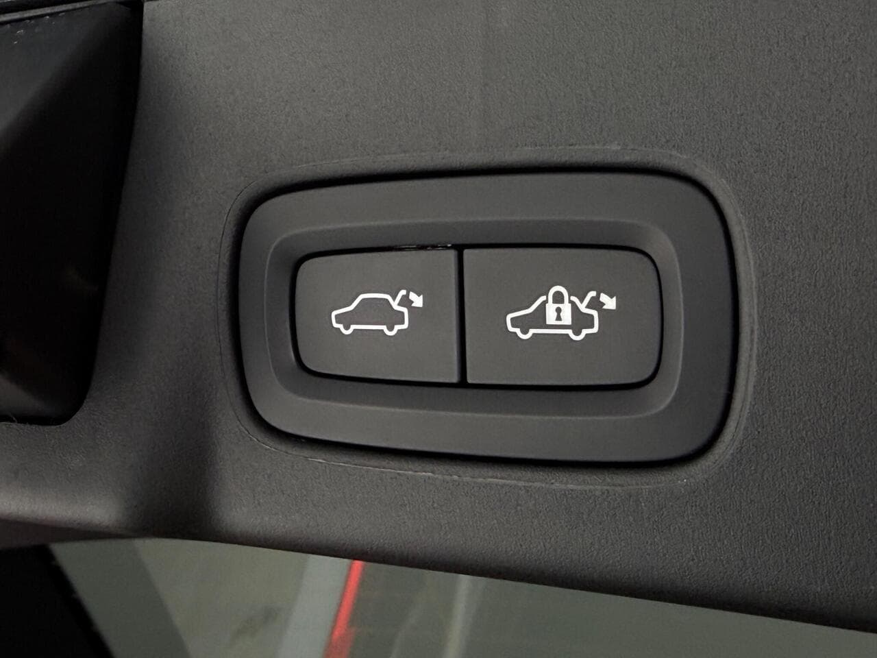Volvo V90 thumbnail Misc Controls
